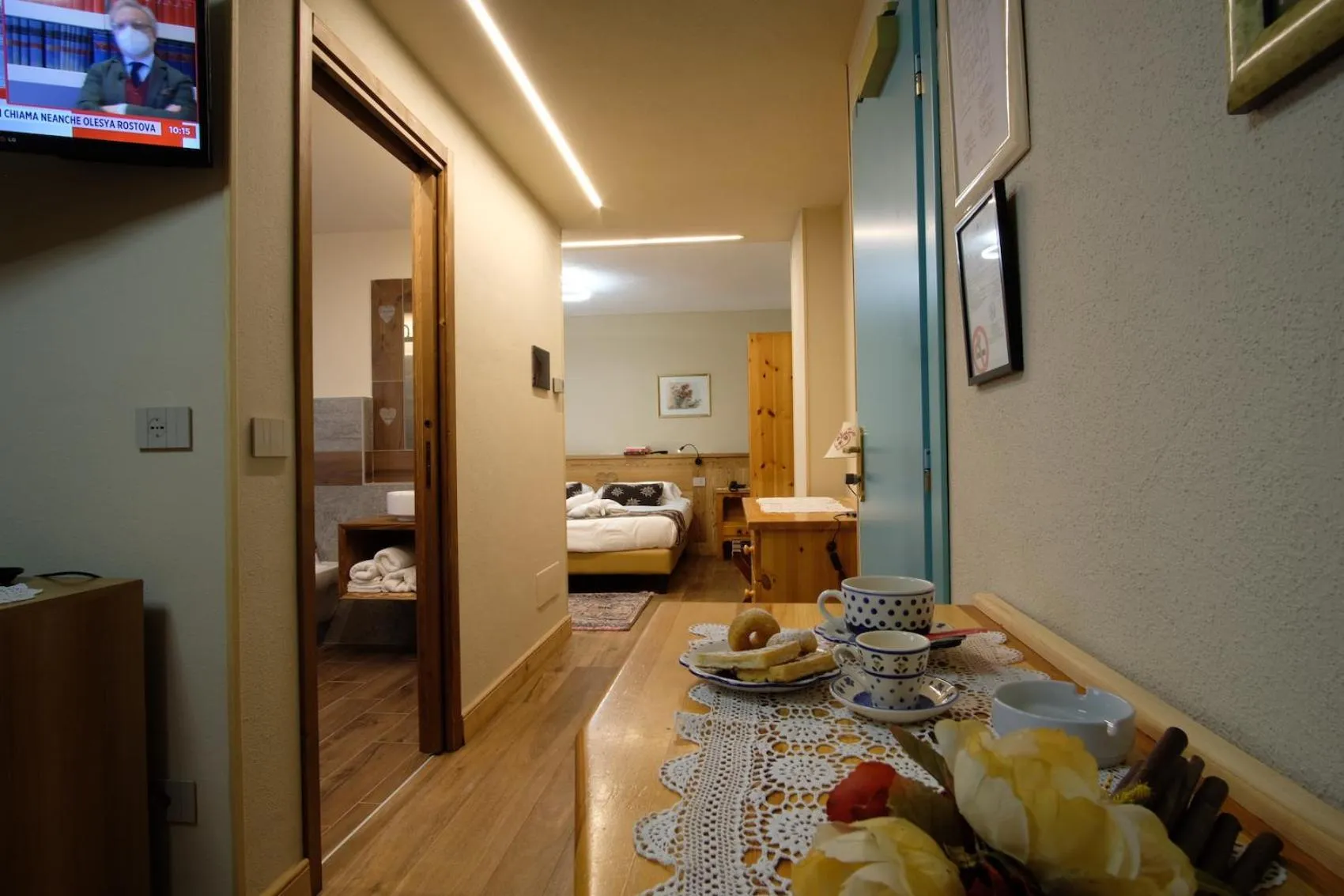 Photo of the whole room, Bed in Hotel Granta Parey