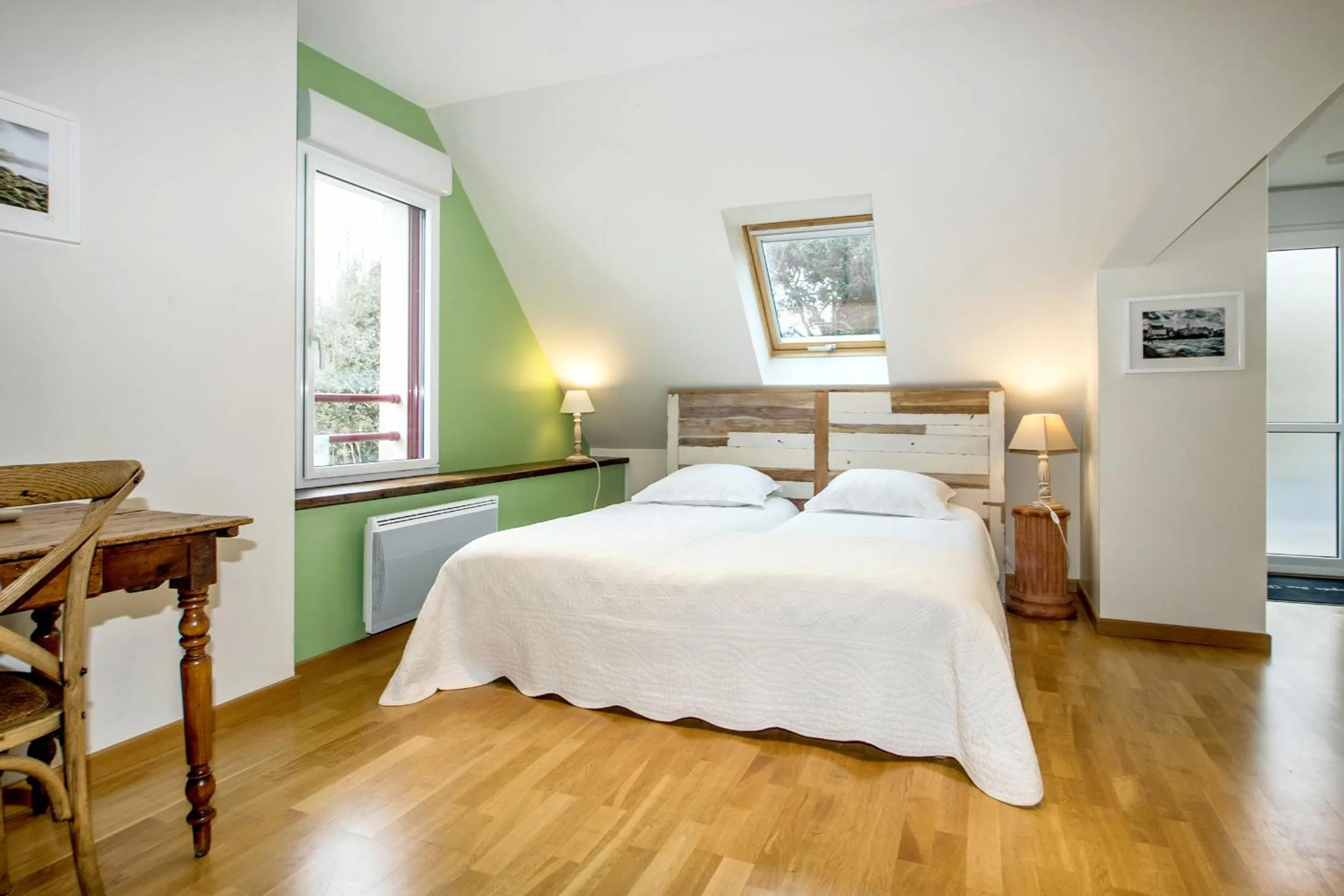 Photo of the whole room, Bed in La Canopée des Pins
