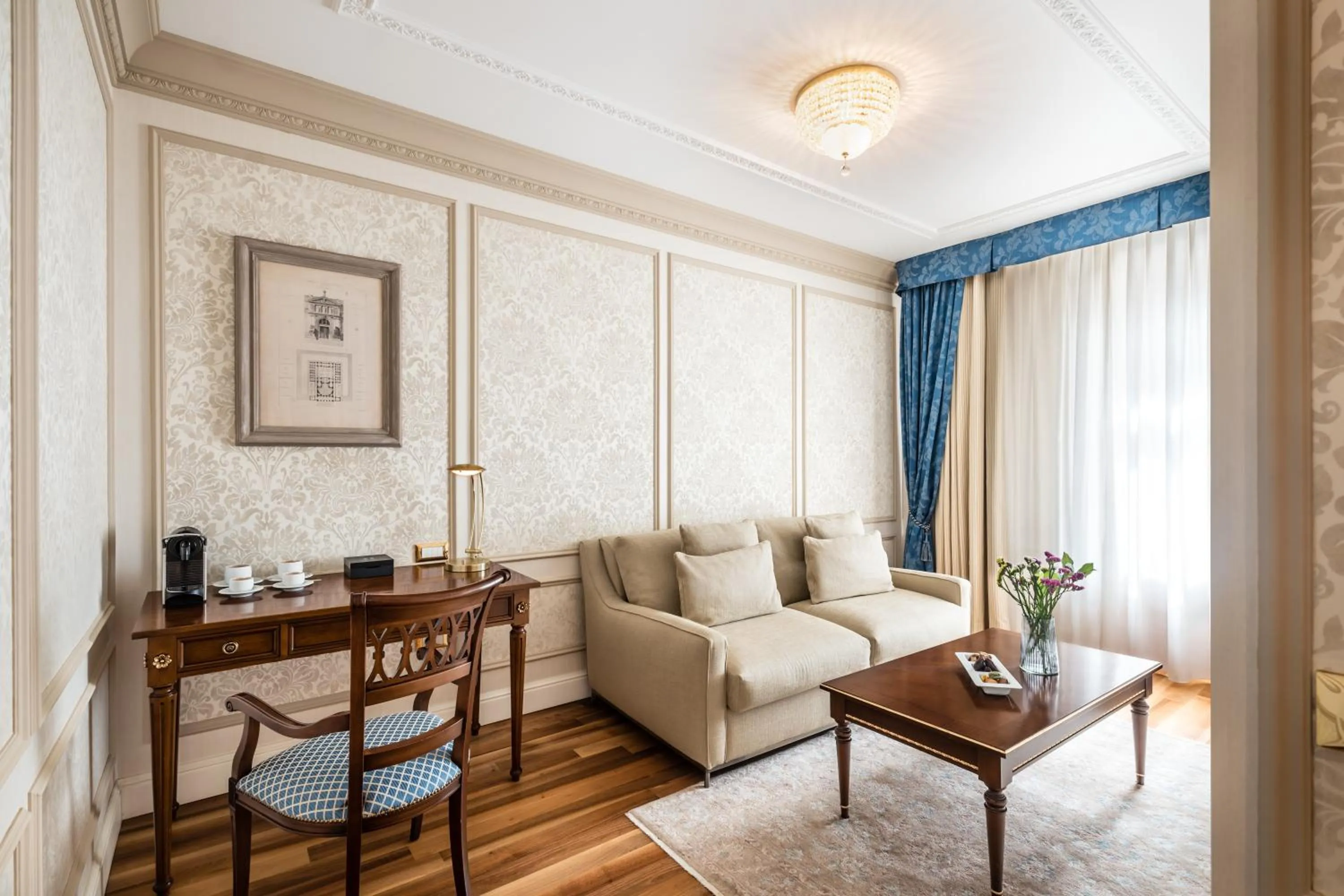 Living room in Hotel Flüela Davos - The Unbound Collection by Hyatt