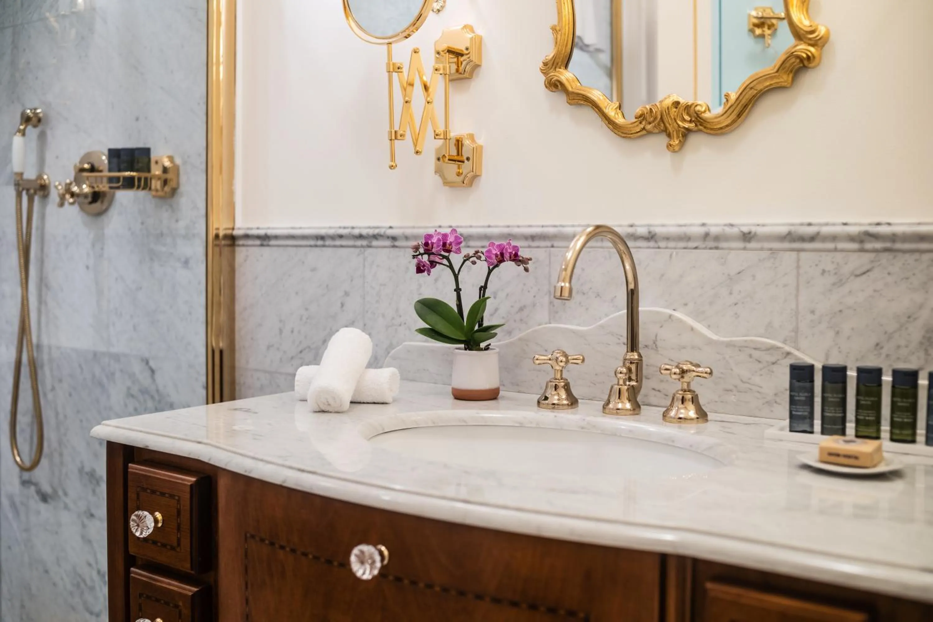 Bathroom in Hotel Flüela Davos - The Unbound Collection by Hyatt