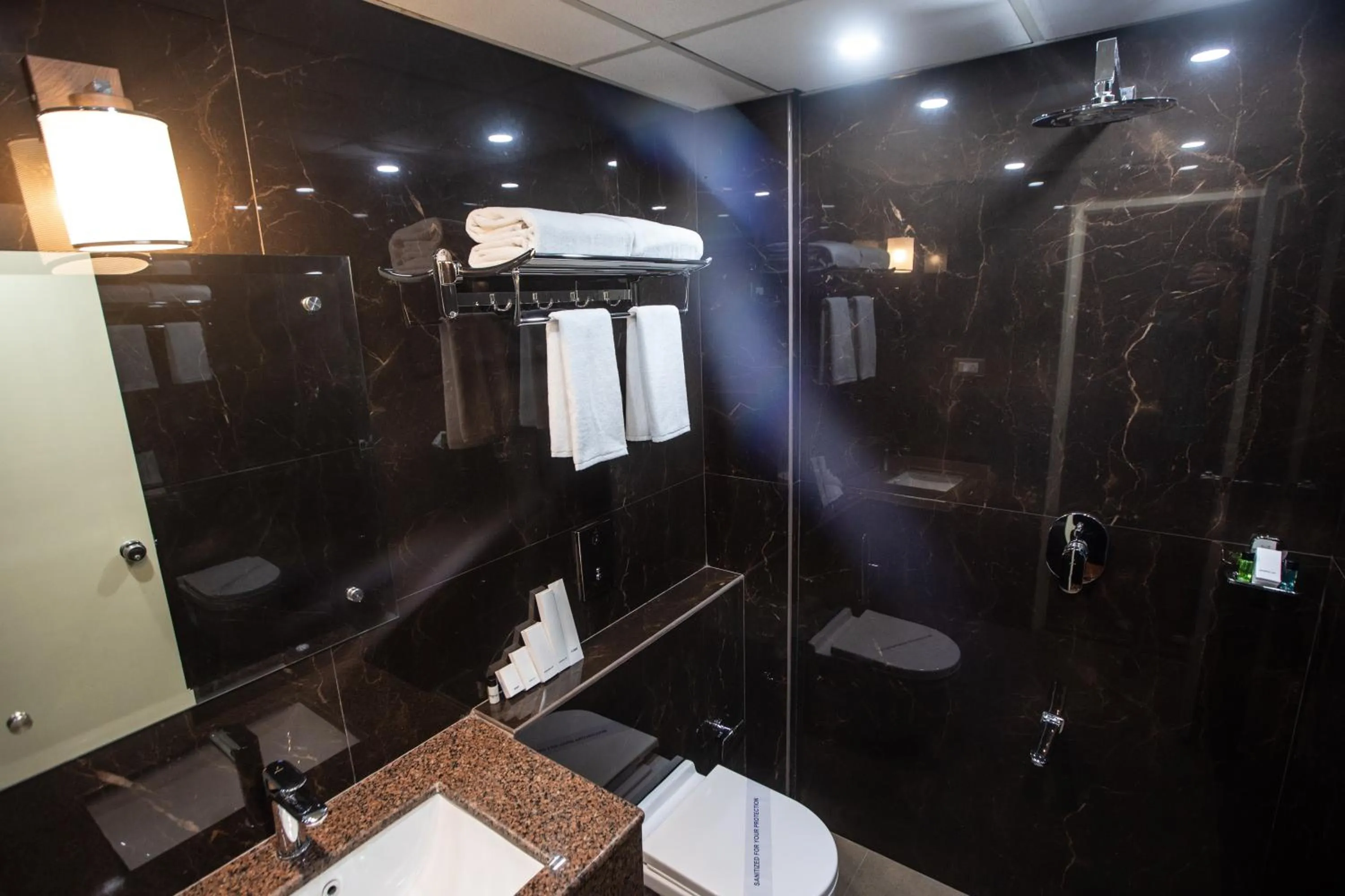 Bathroom in Hotel Paramos Inn