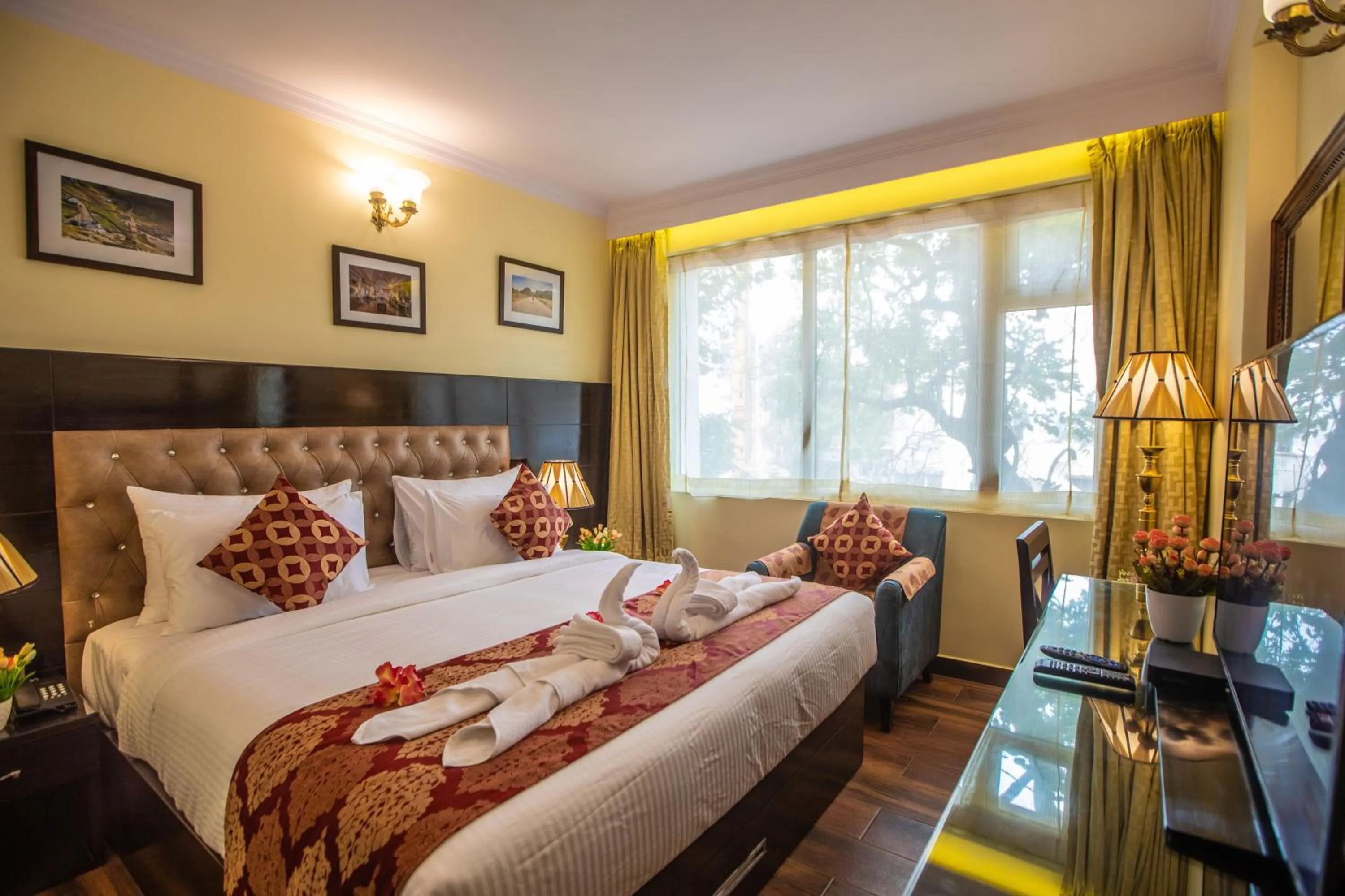 Photo of the whole room, Bed in Hotel Paramos Inn