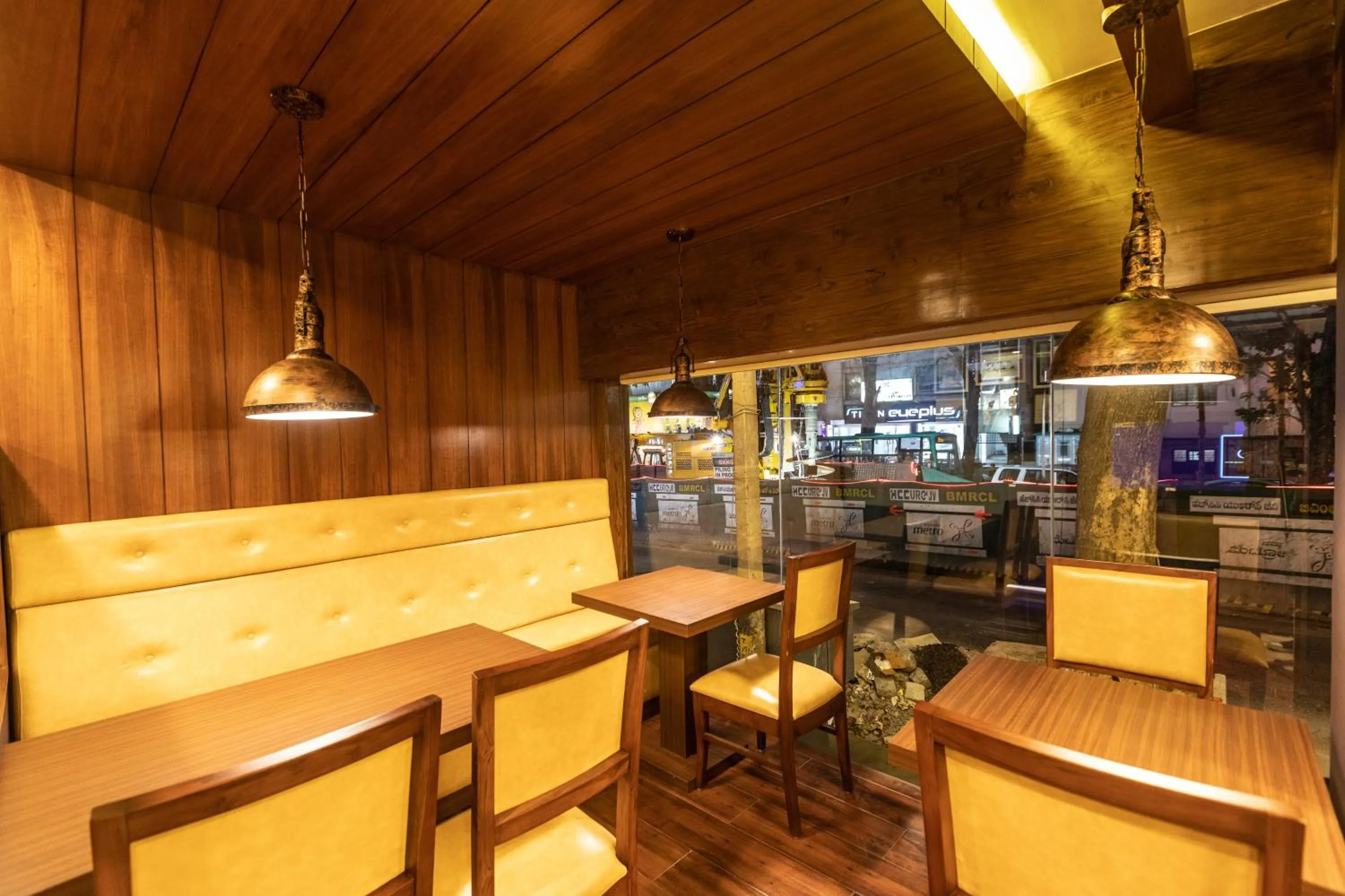 Seating area in Hotel Paramos Inn