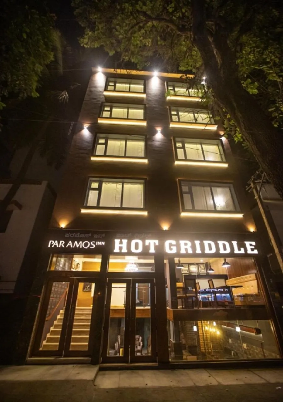 Facade/entrance in Hotel Paramos Inn