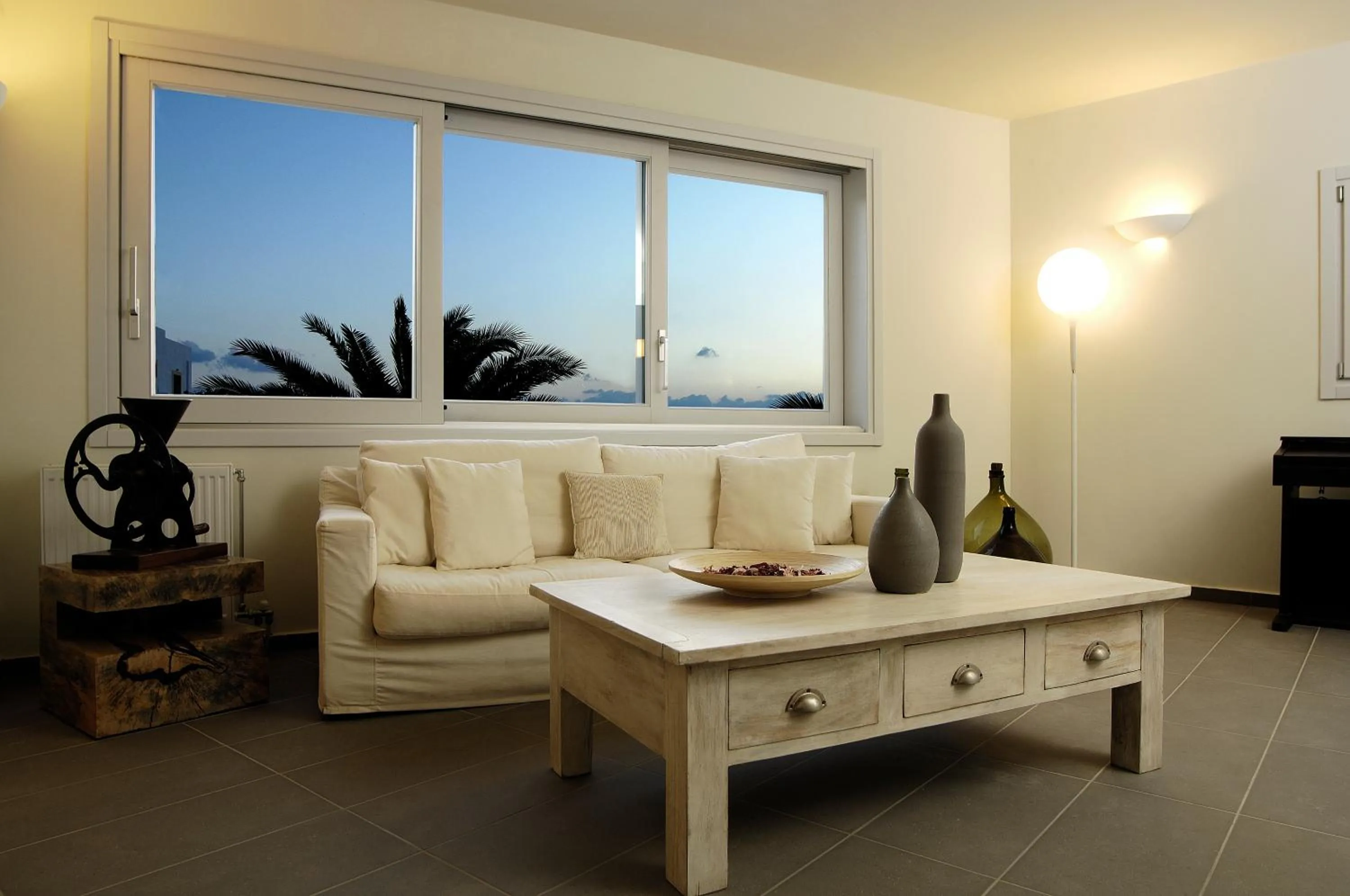 Communal lounge/ TV room in Filoxenia Apartments