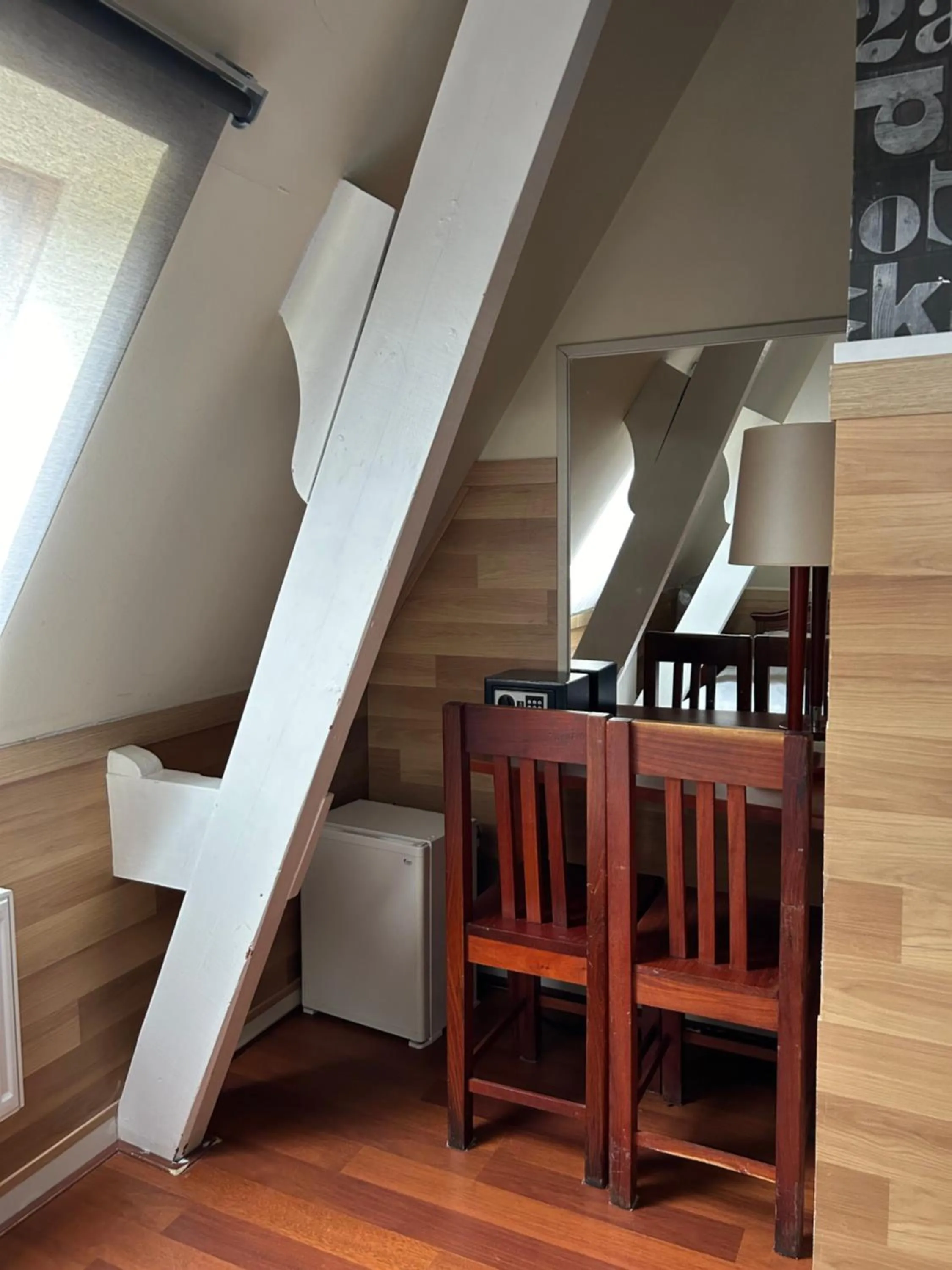 Seating area in Hotel Isis