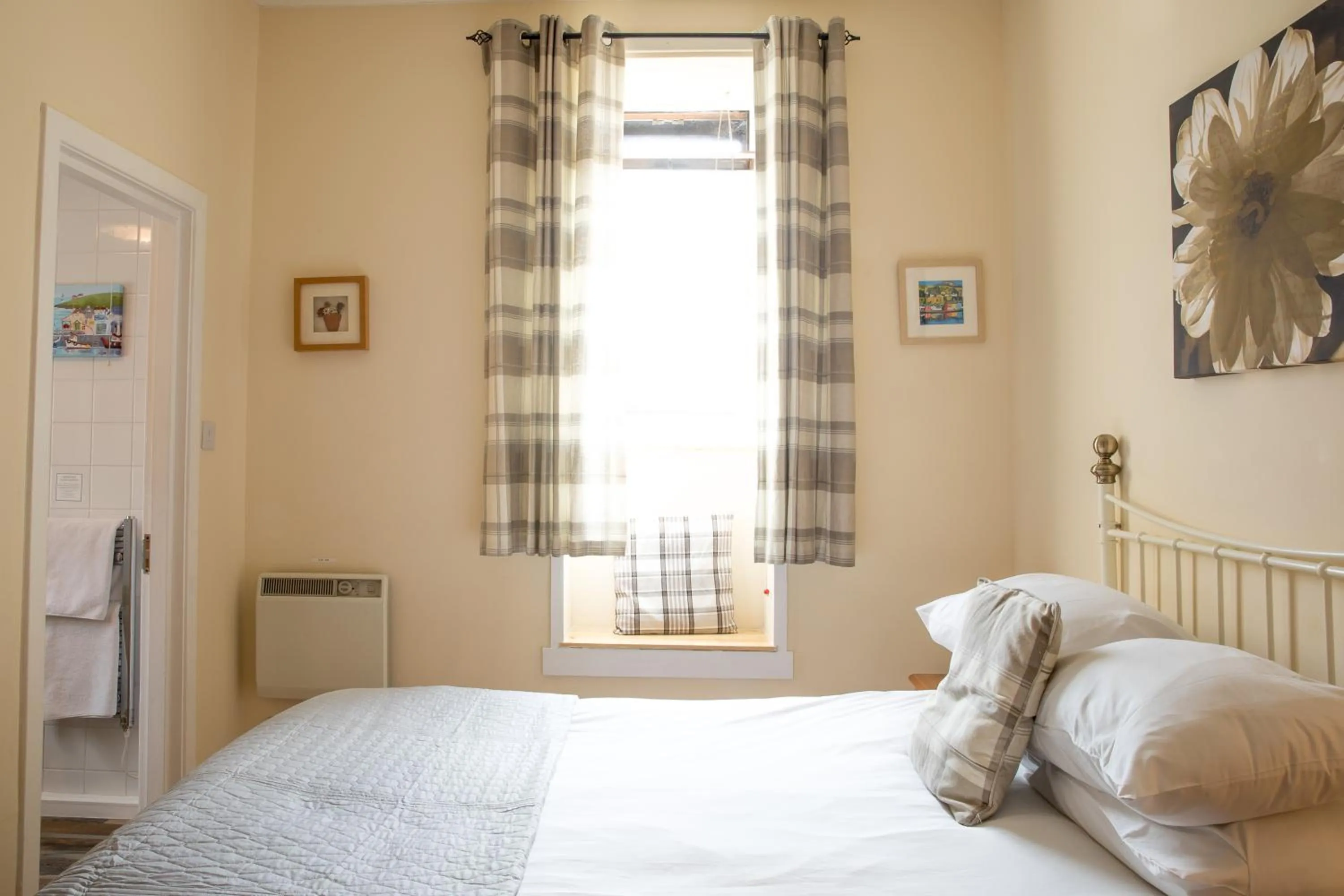 Bedroom, Bed in Park Lodge Hotel