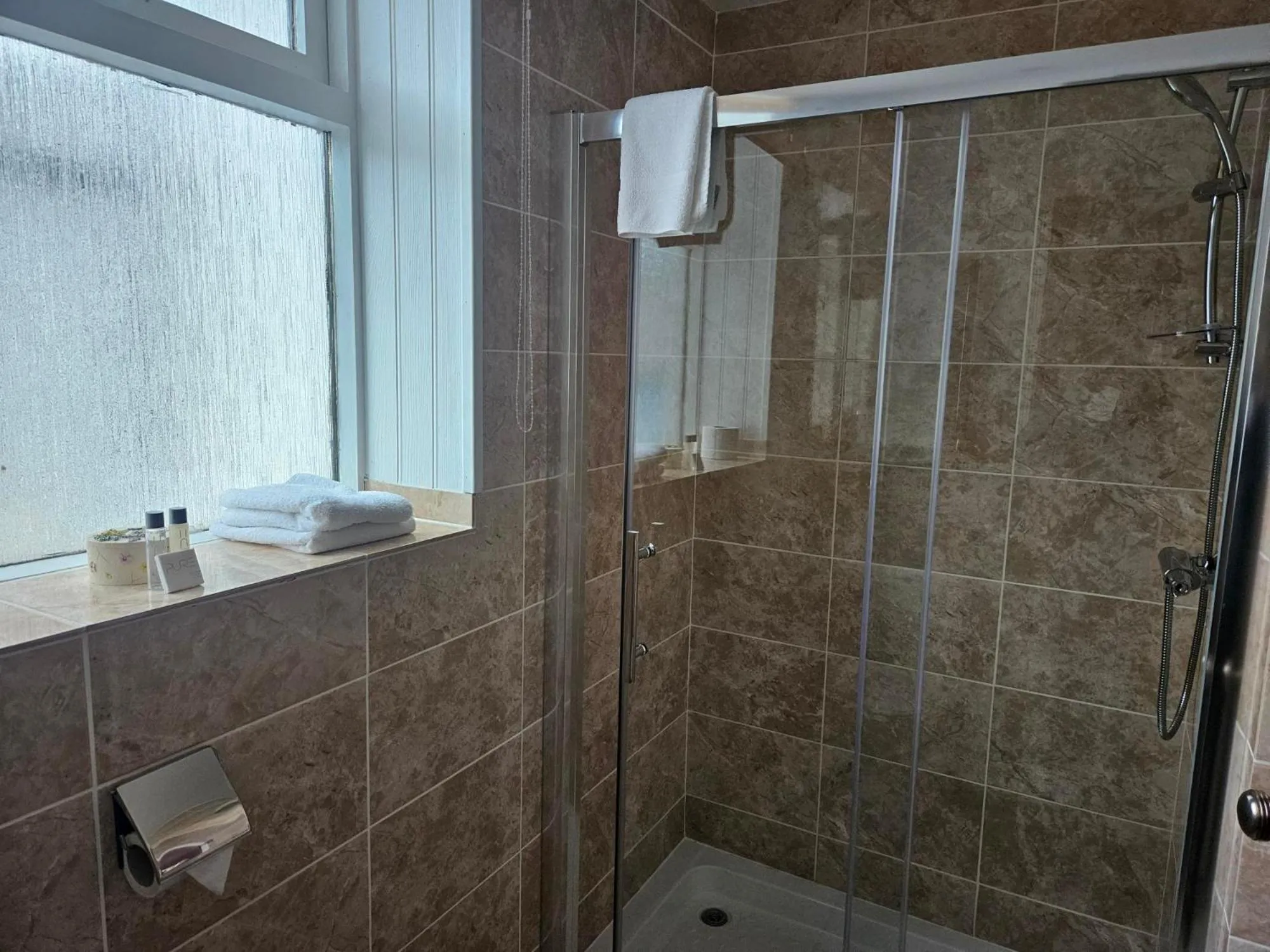 Shower in Park Lodge Hotel