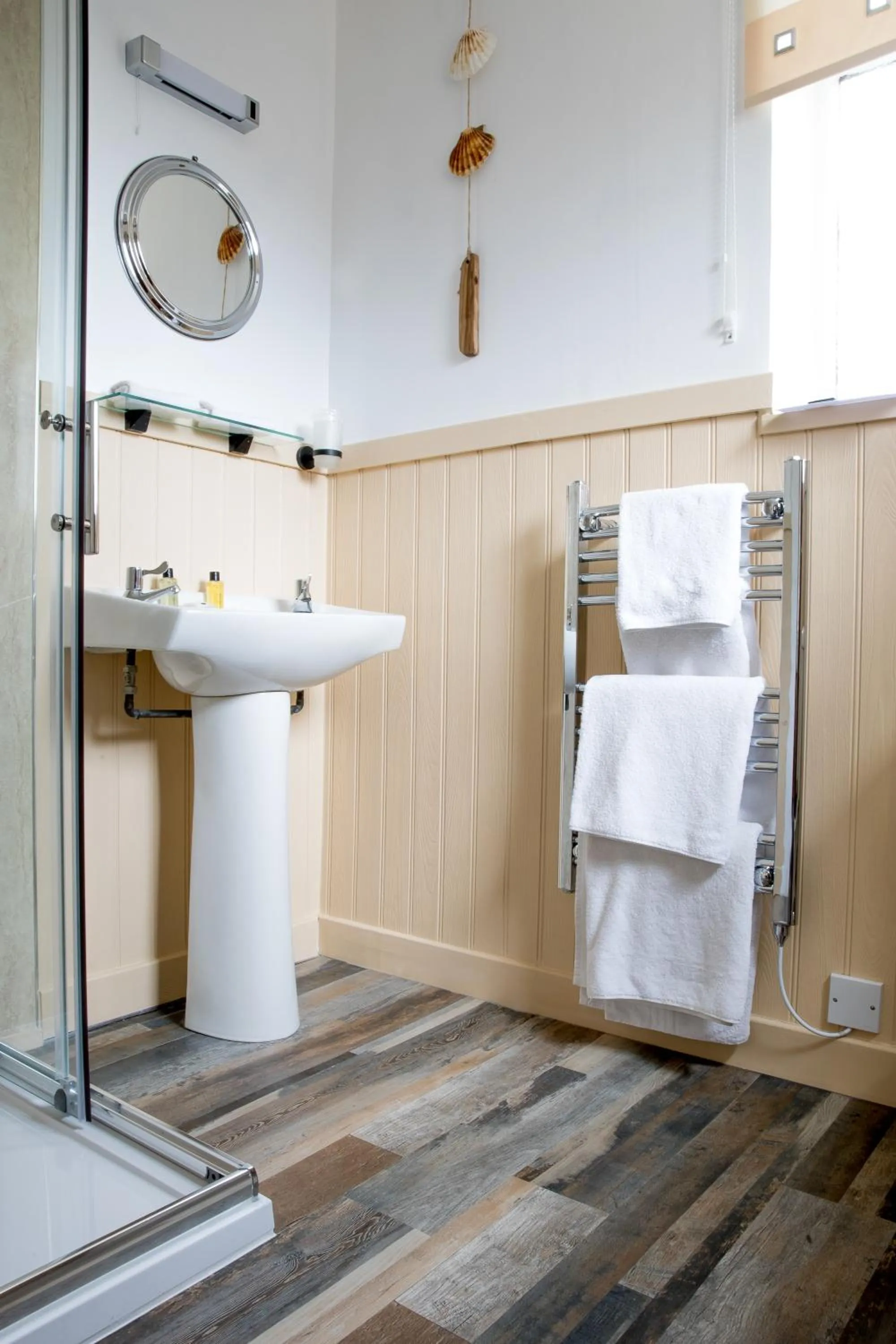 Shower in Park Lodge Hotel