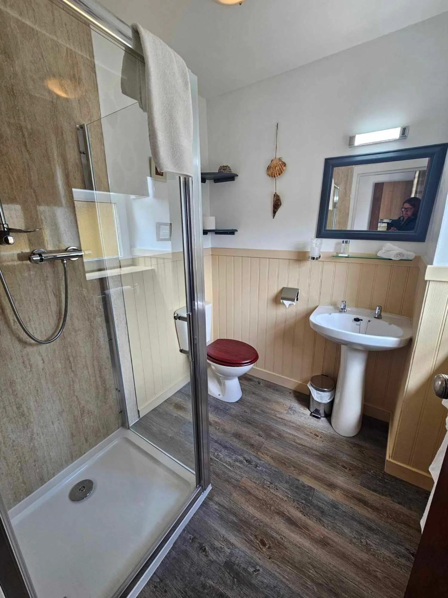 Shower in Park Lodge Hotel