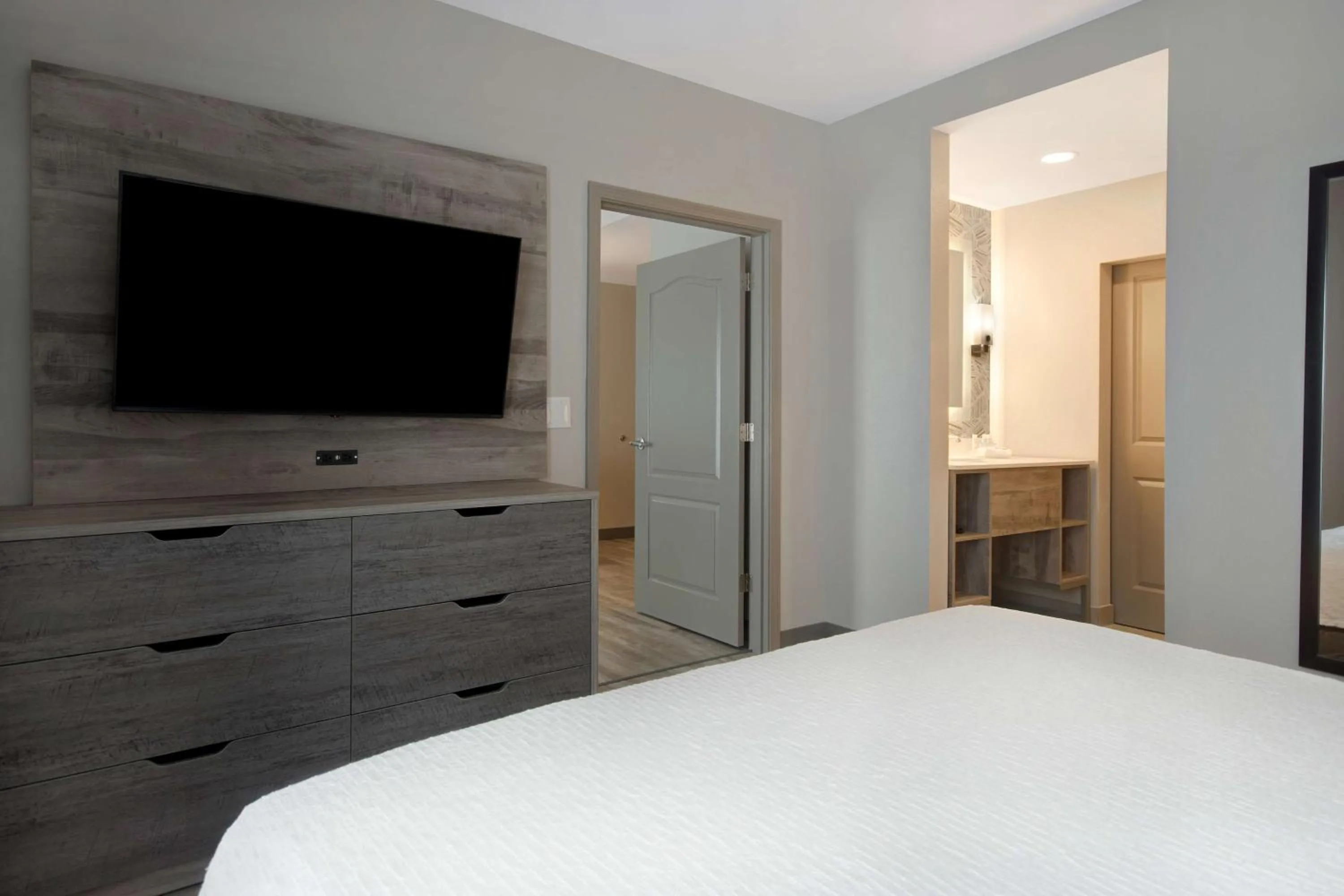 Bed in Homewood Suites by Hilton Lexington-Hamburg