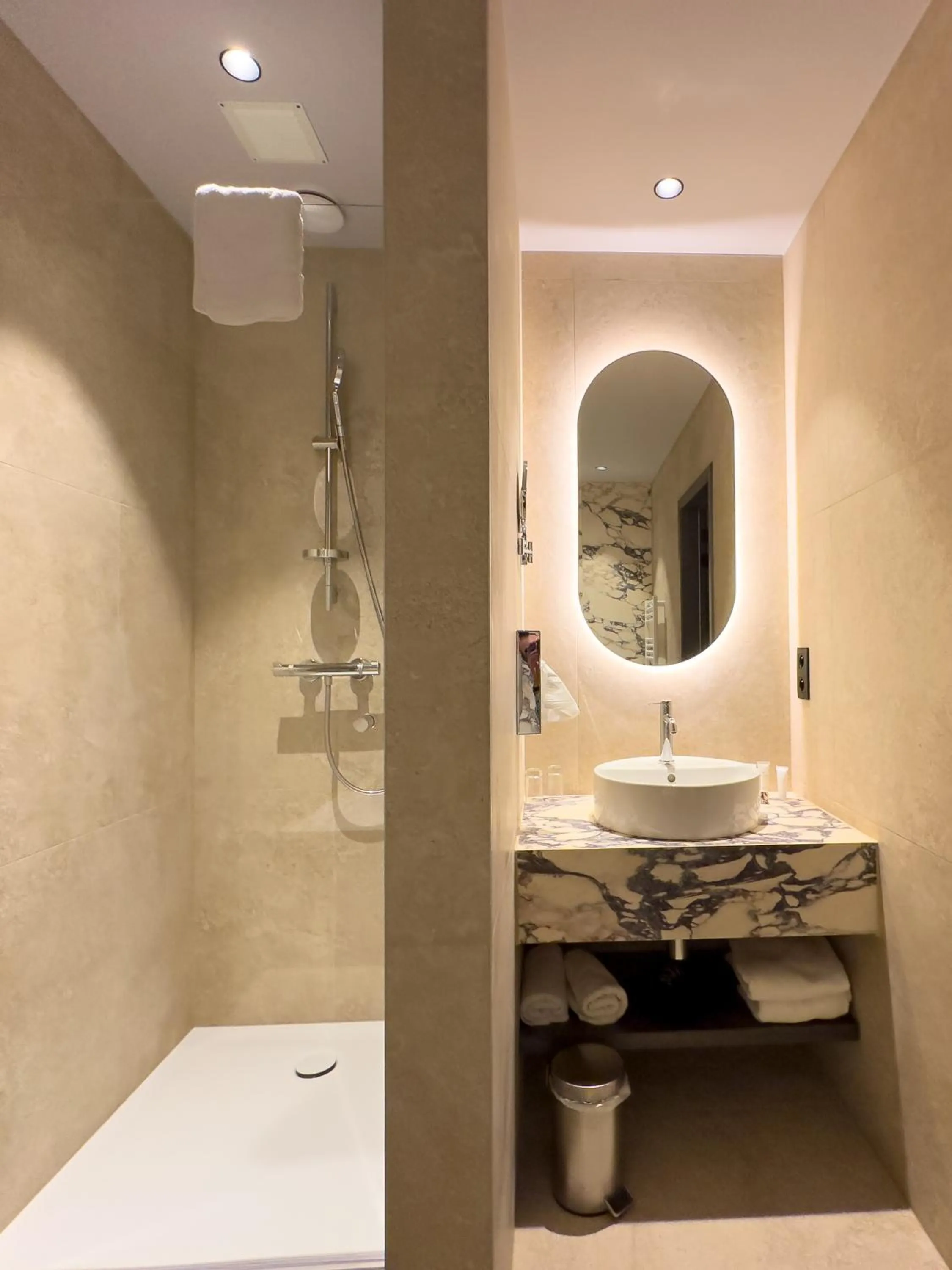 Bathroom in Hotel Villa Select