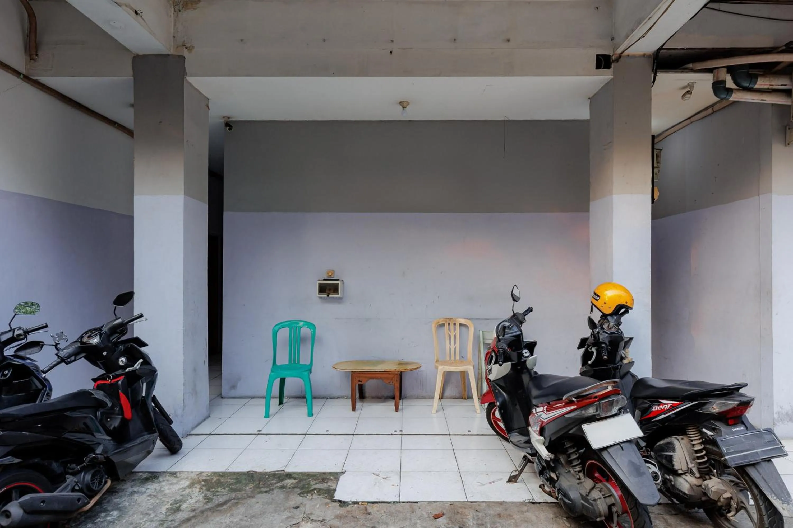 Parking in RedDoorz near Esa Unggul University Jakarta Campus