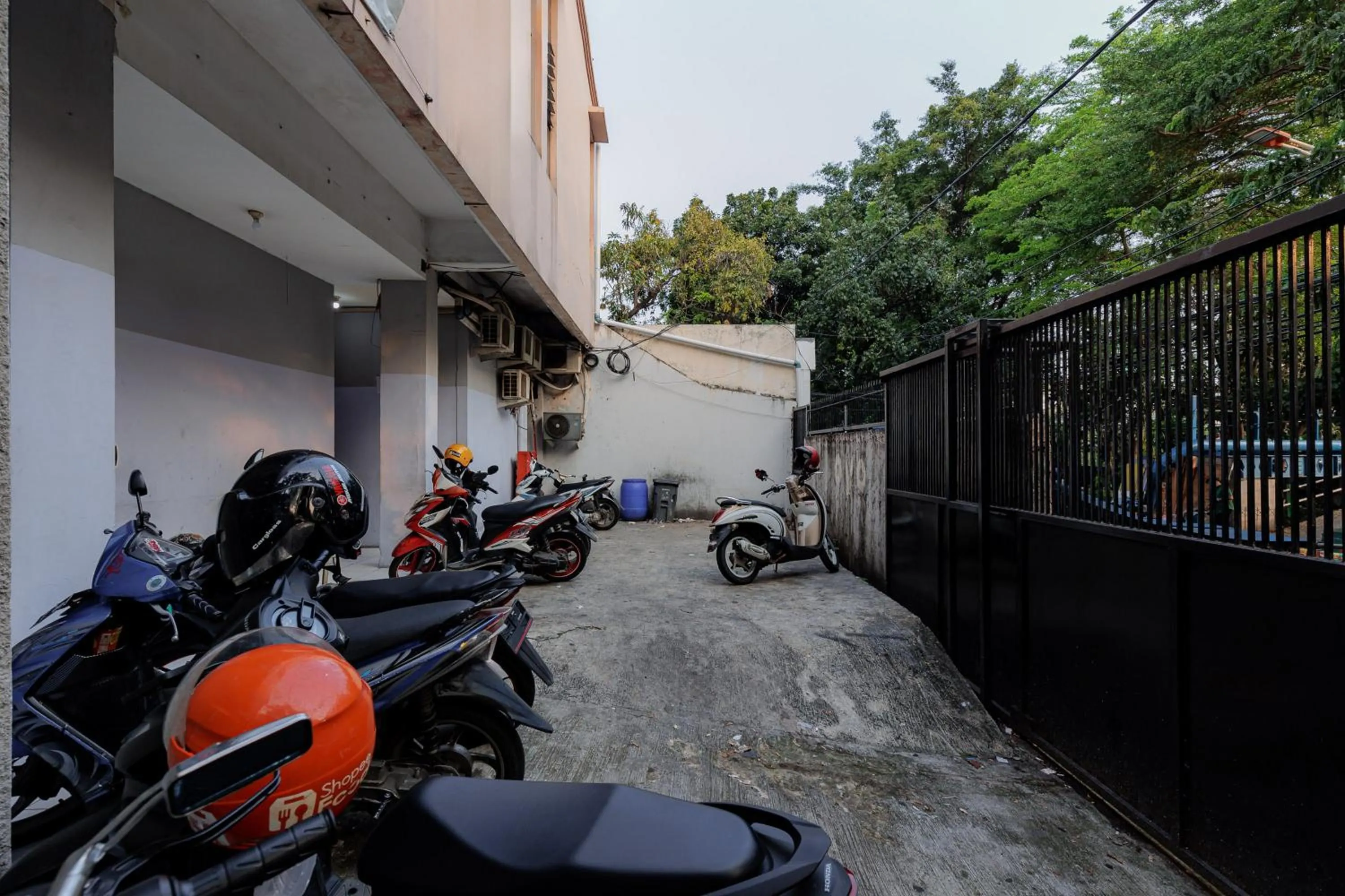 Parking in RedDoorz near Esa Unggul University Jakarta Campus