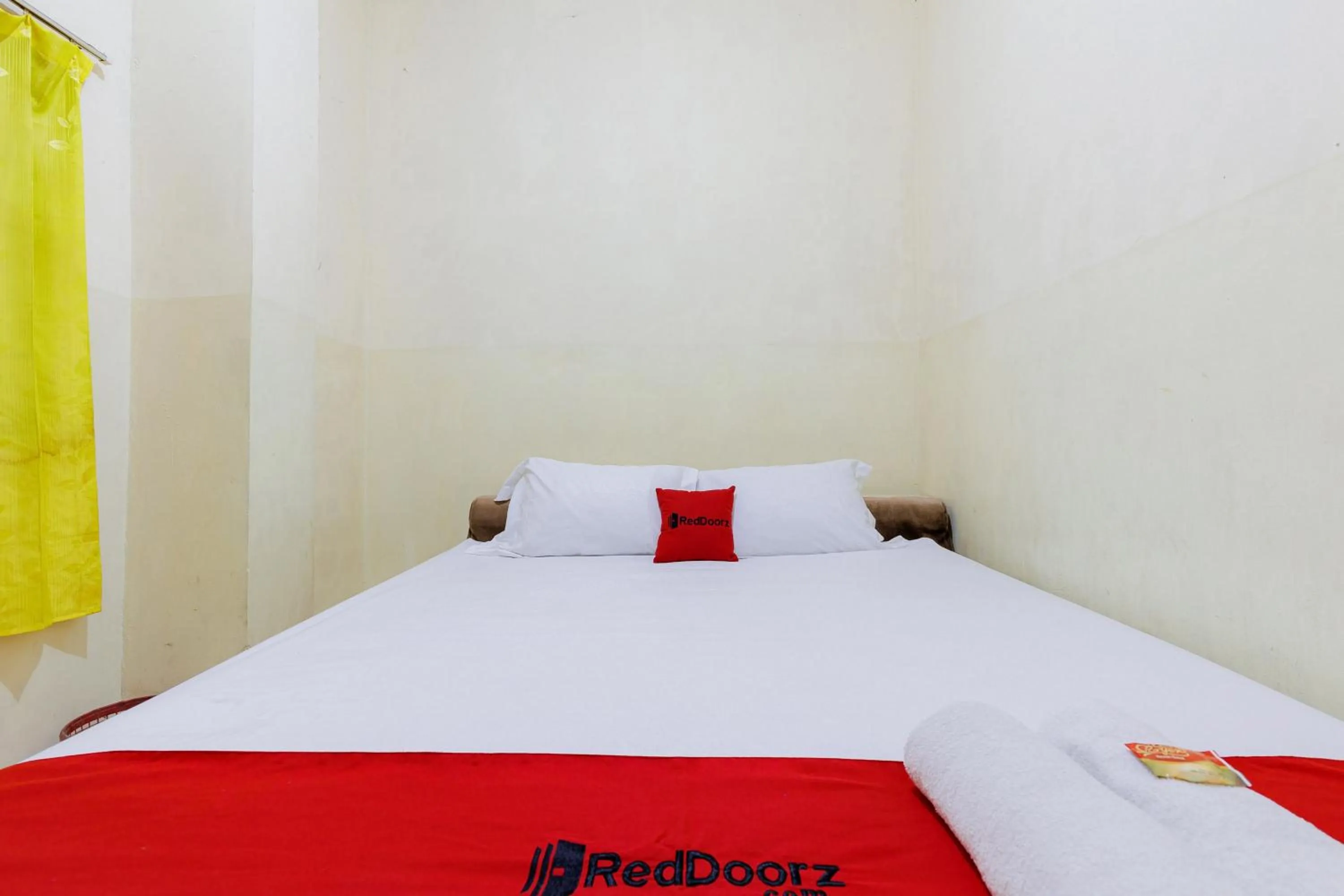 Bedroom in RedDoorz near Esa Unggul University Jakarta Campus
