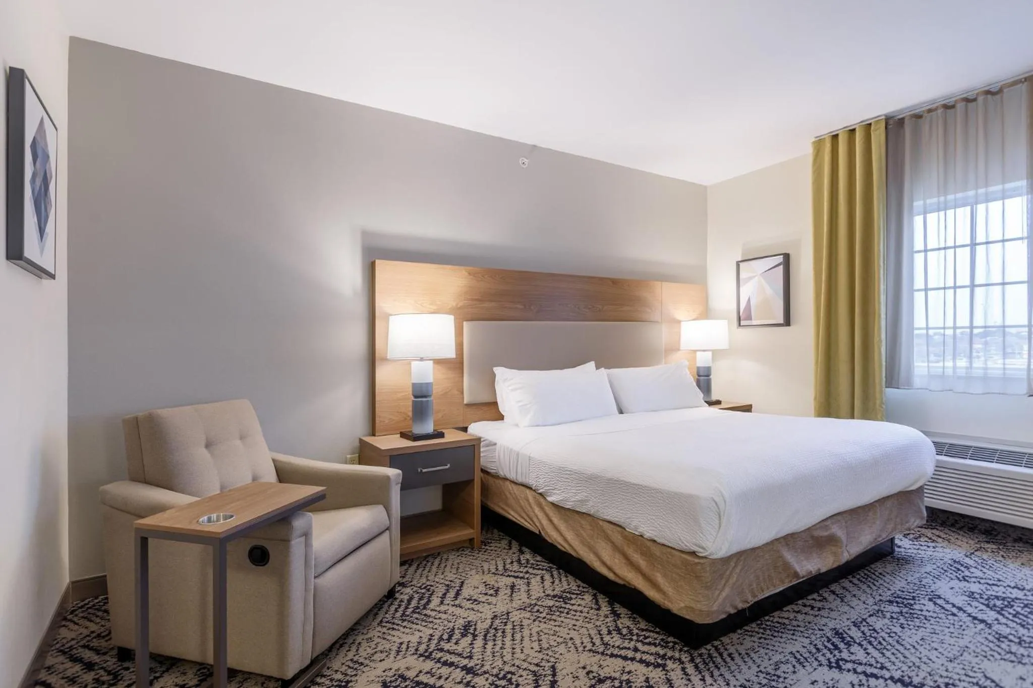 Photo of the whole room, Bed in Candlewood Suites San Marcos by IHG