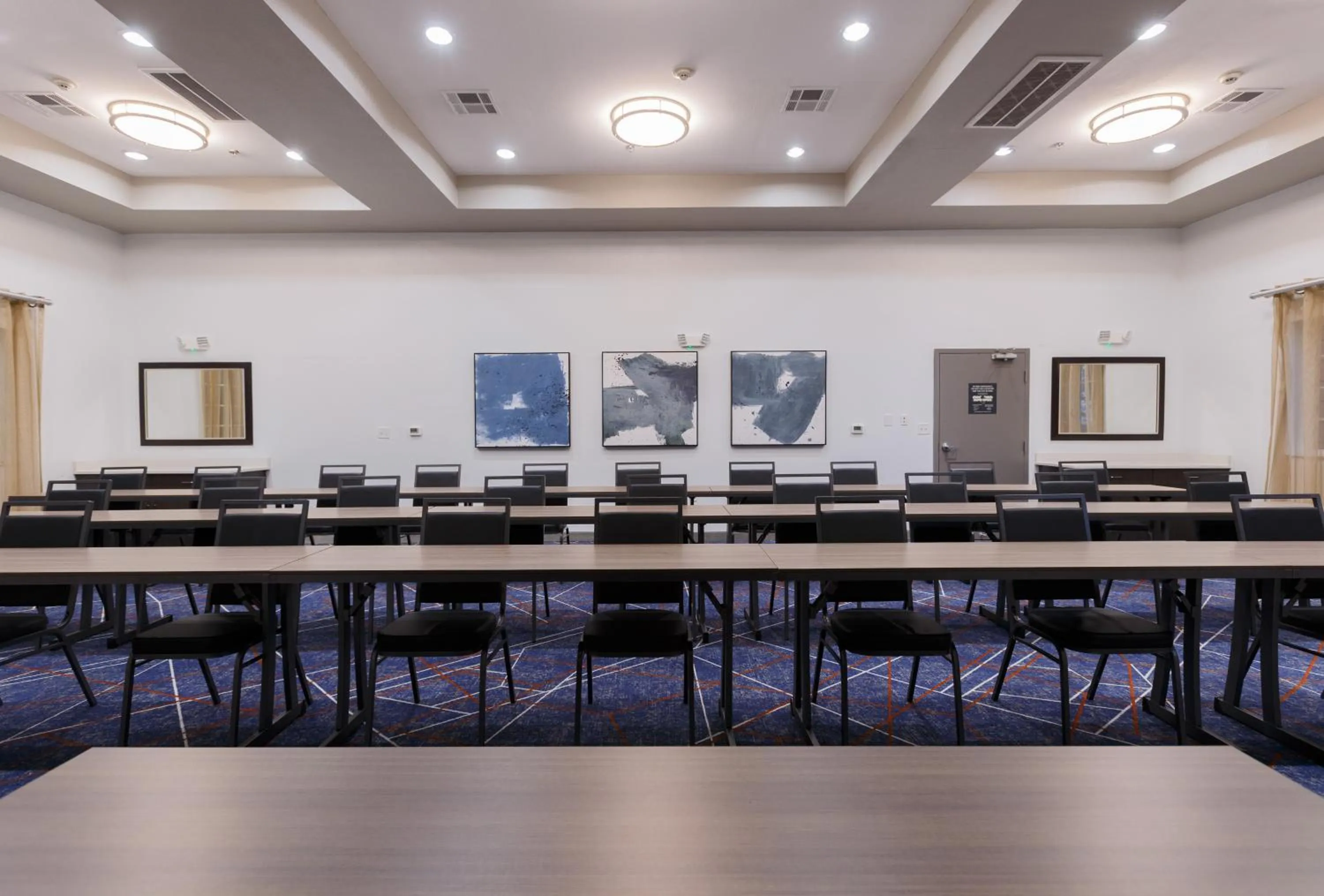 Meeting/conference room in Candlewood Suites San Marcos by IHG