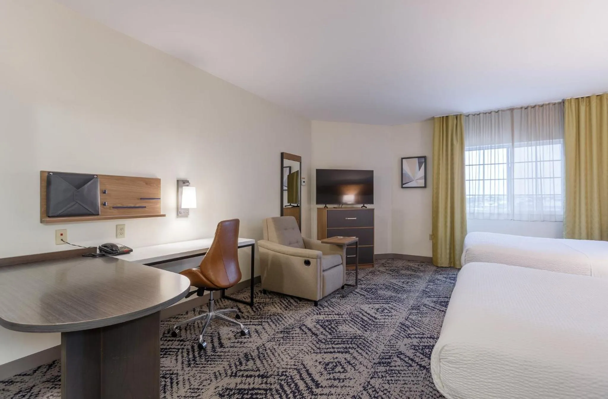 Photo of the whole room, Bed in Candlewood Suites San Marcos by IHG