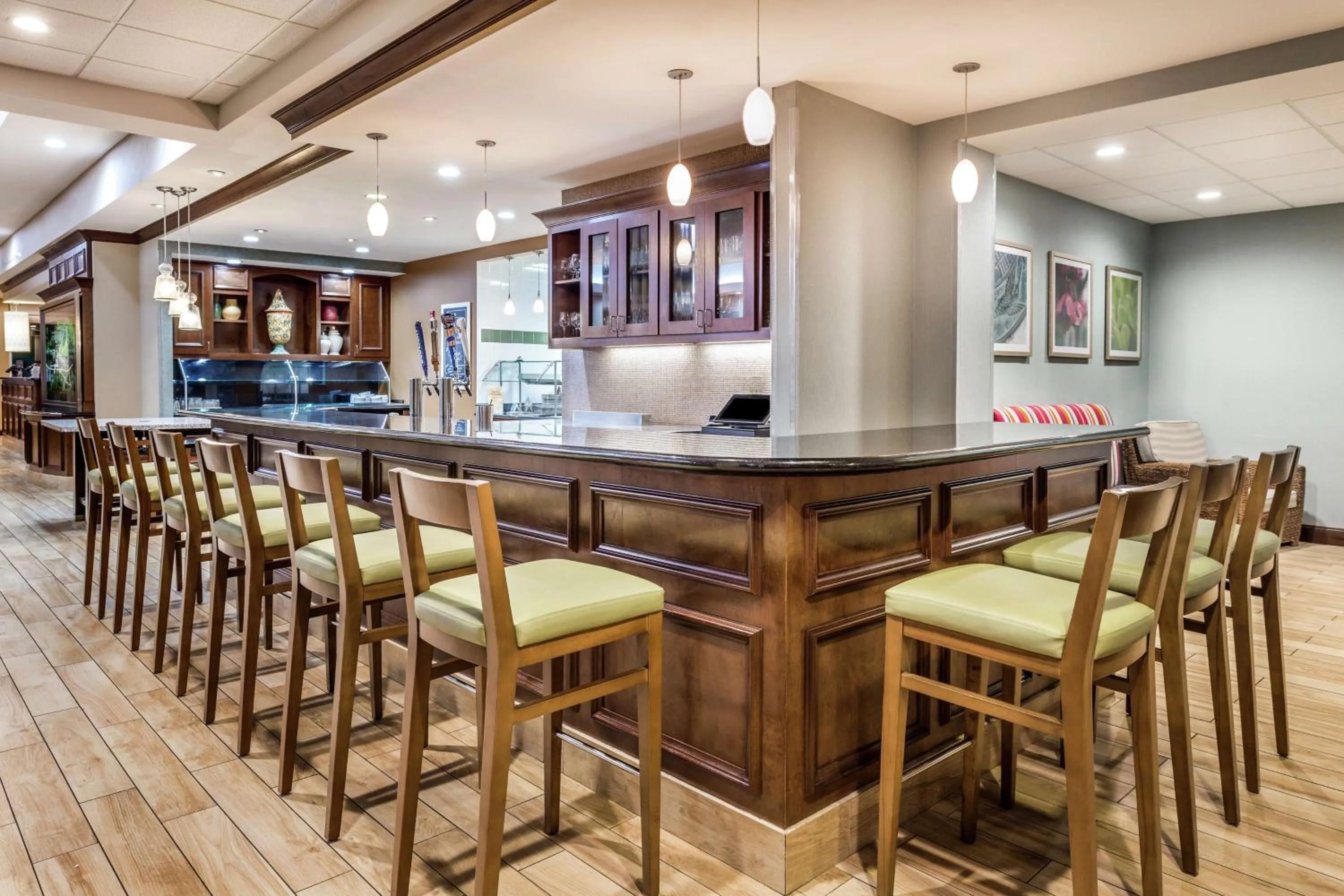 Lounge or bar in Hilton Garden Inn Gainesville