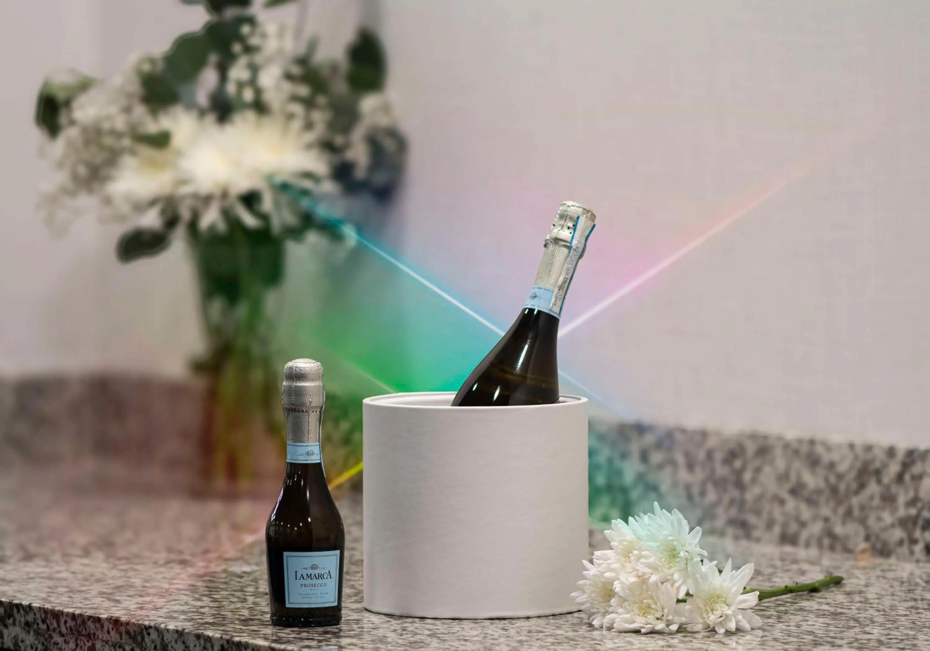 Dining area in Hampton Inn & Suites - Raleigh Downtown