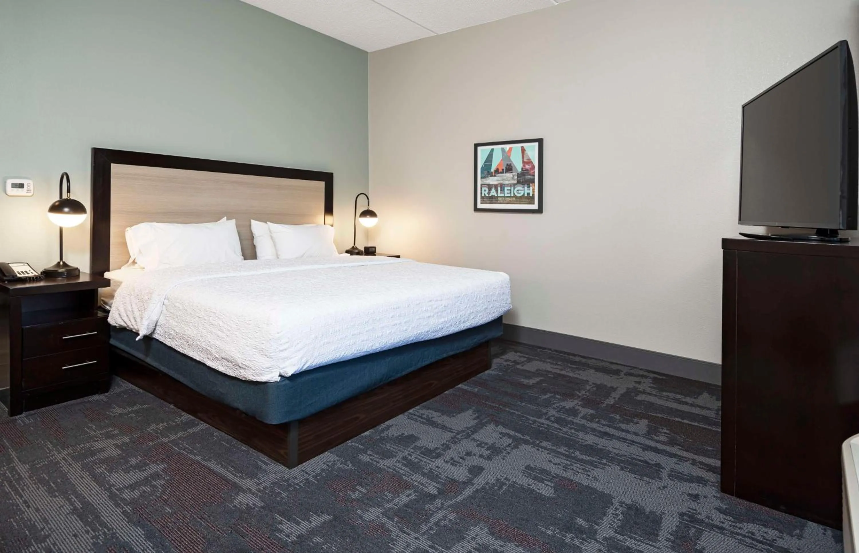Bed in Hampton Inn & Suites - Raleigh Downtown
