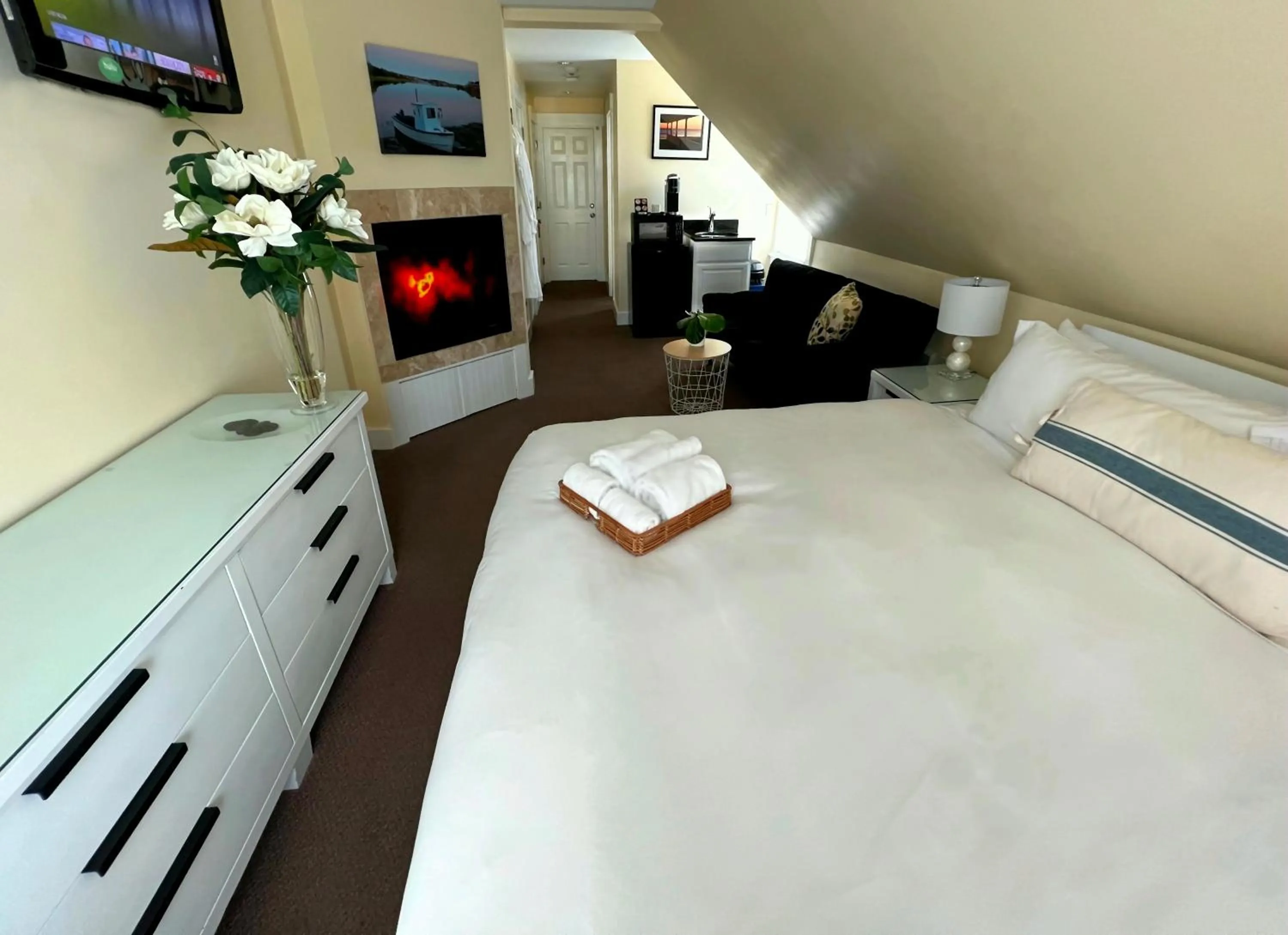 Bed in Lotus Provincetown