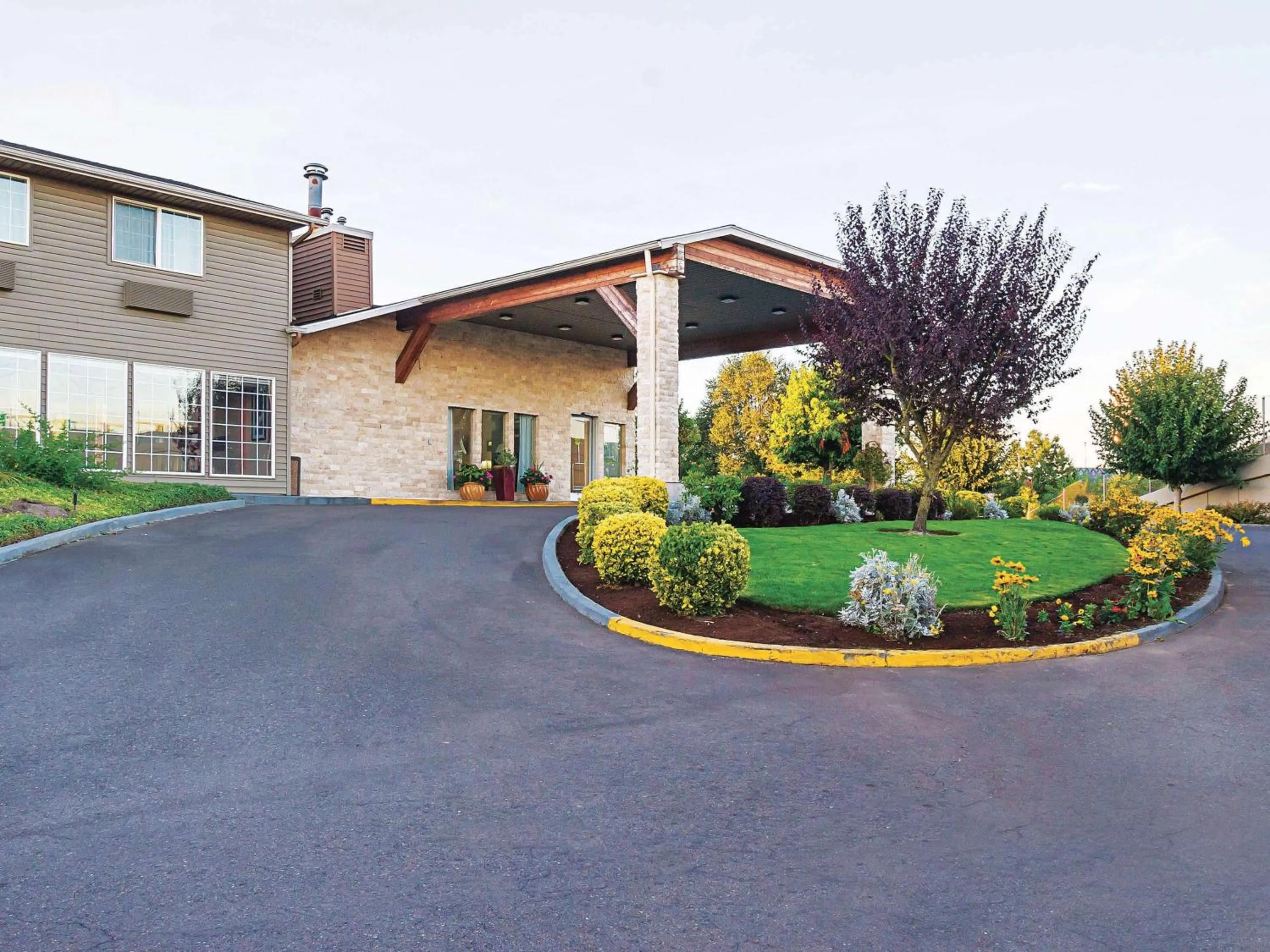 Property building in La Quinta by Wyndham Woodburn