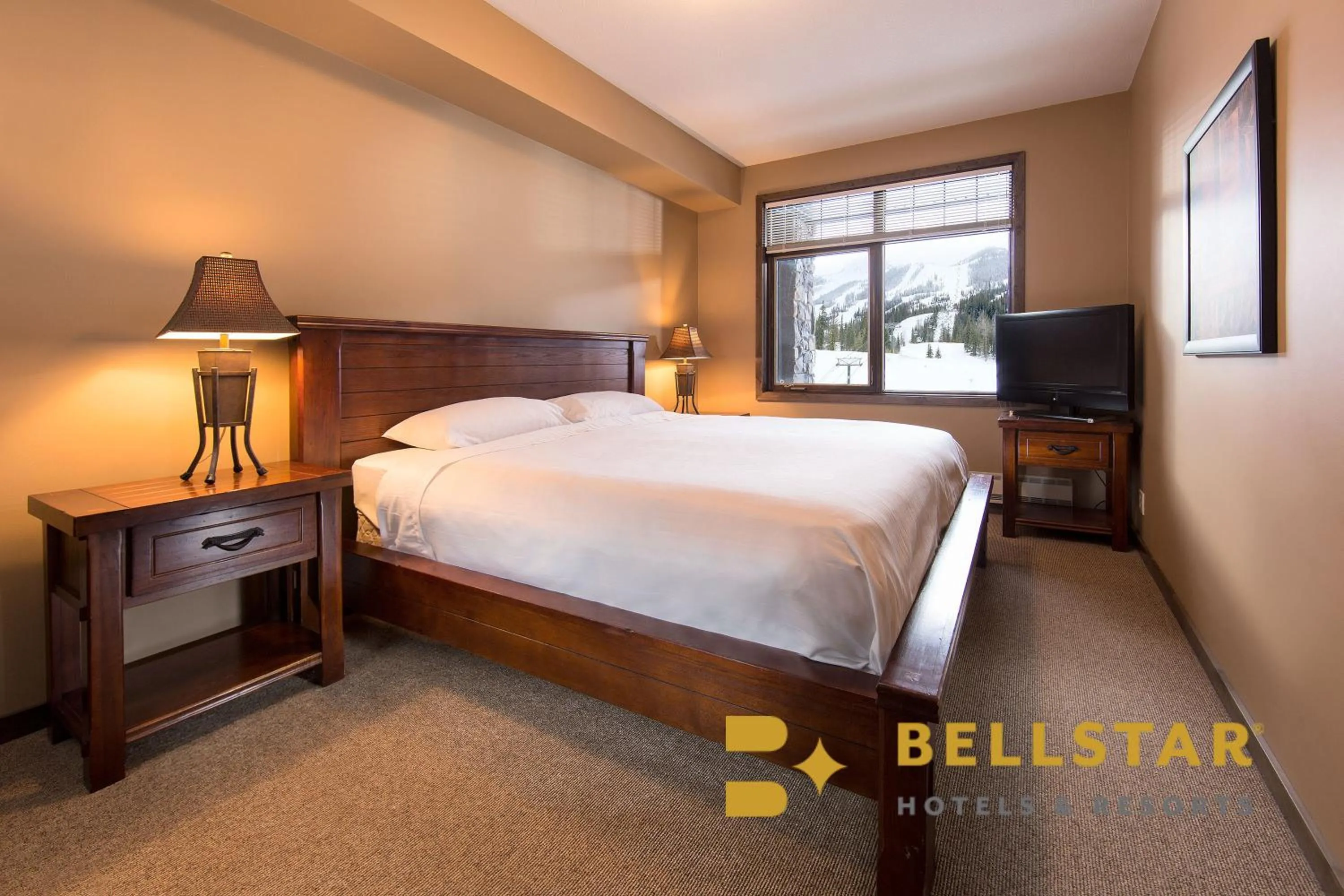 Bedroom, Bed in Palliser Lodge — Bellstar Hotels & Resorts