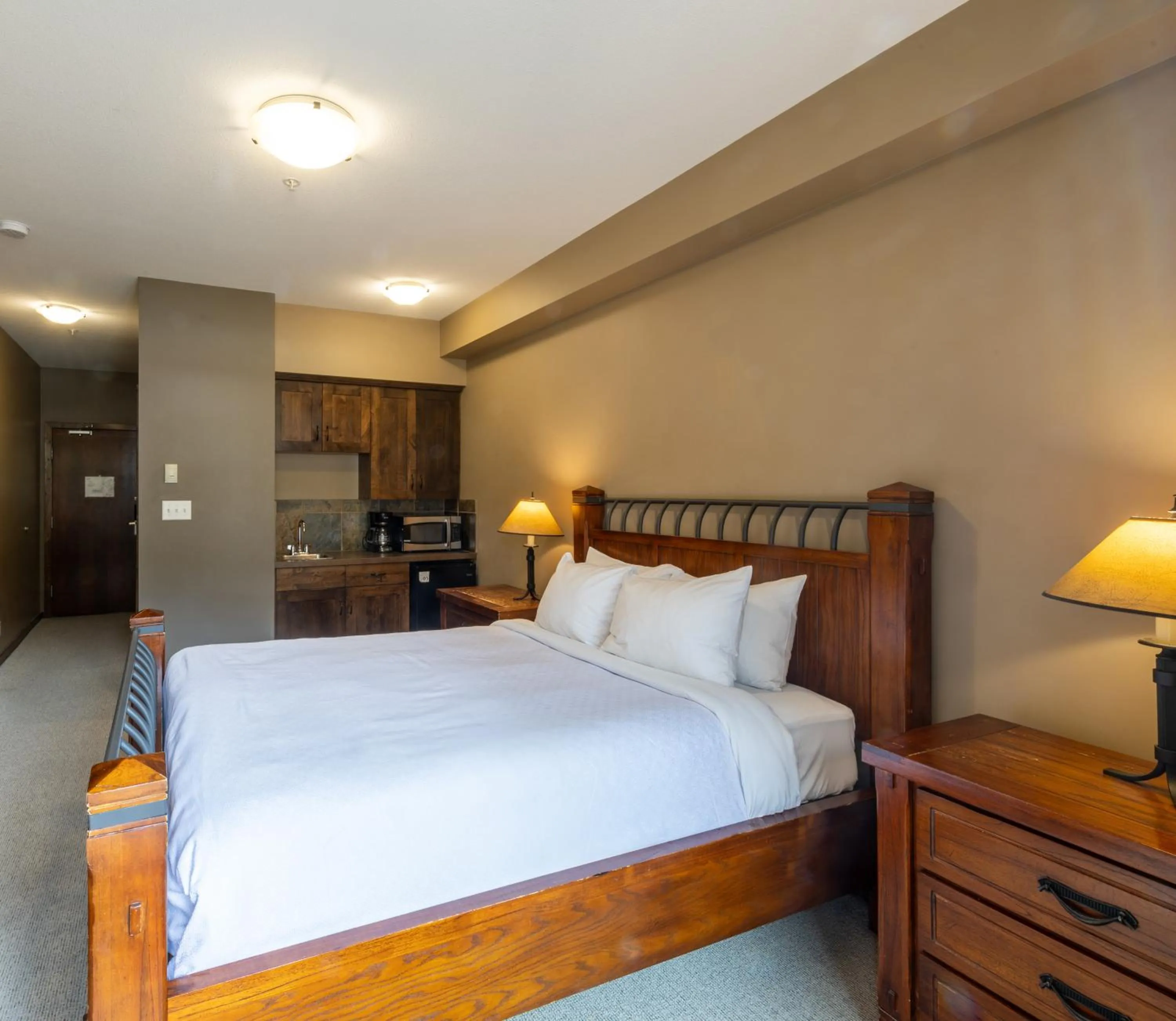 Bedroom, Bed in Palliser Lodge — Bellstar Hotels & Resorts