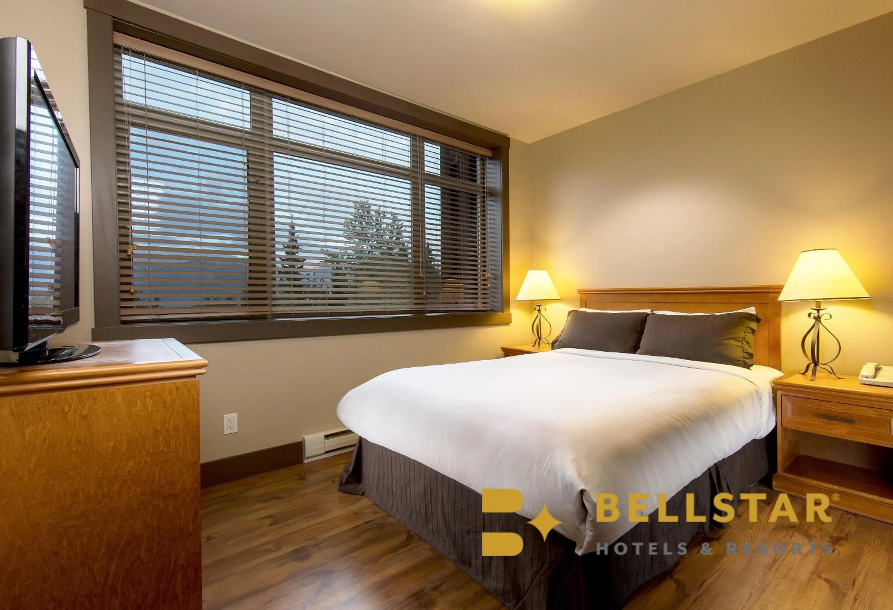 Bedroom, Bed in Palliser Lodge — Bellstar Hotels & Resorts
