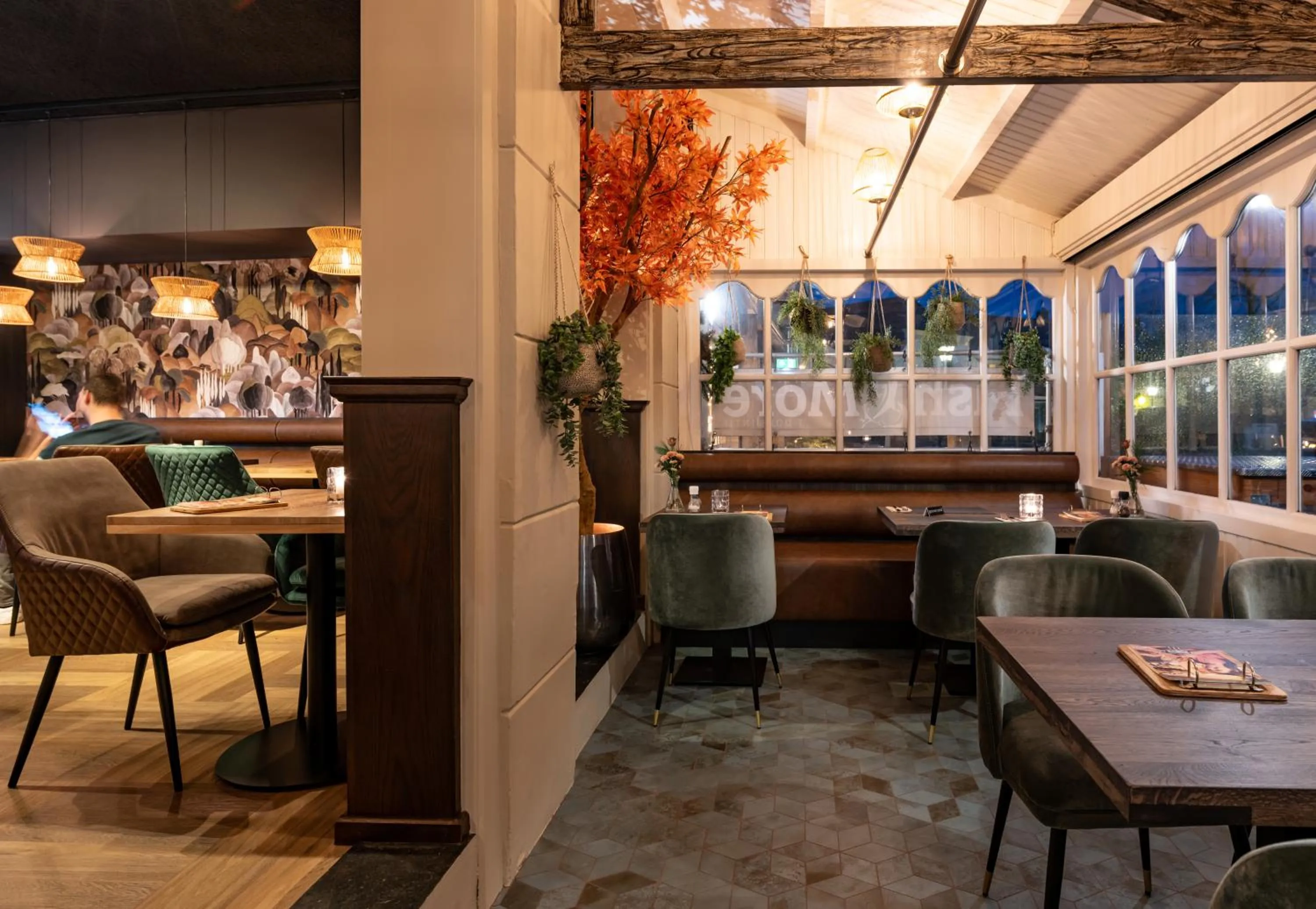 Restaurant/places to eat in Hotel Bom