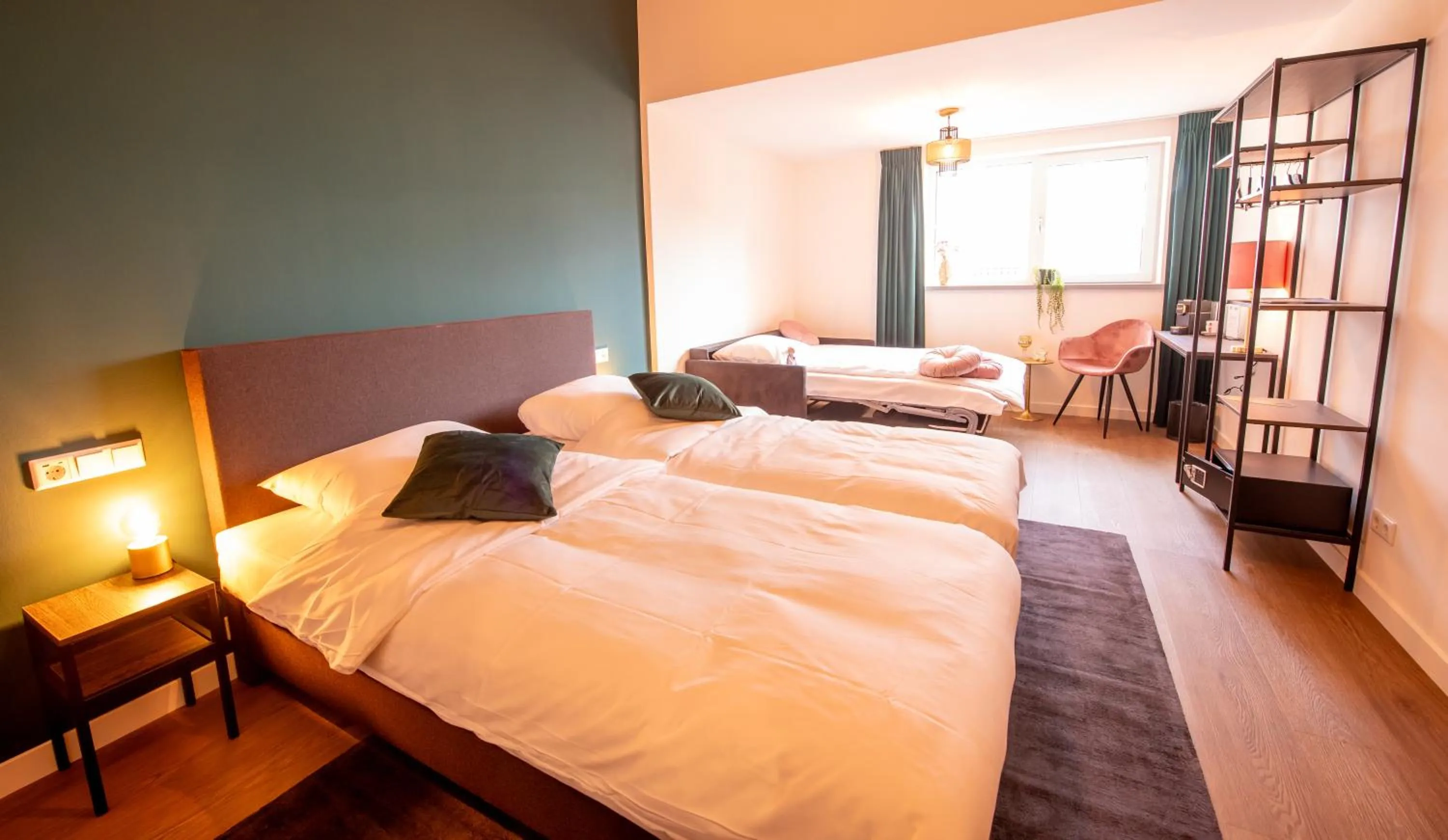 Photo of the whole room, Bed in Hotel Bom