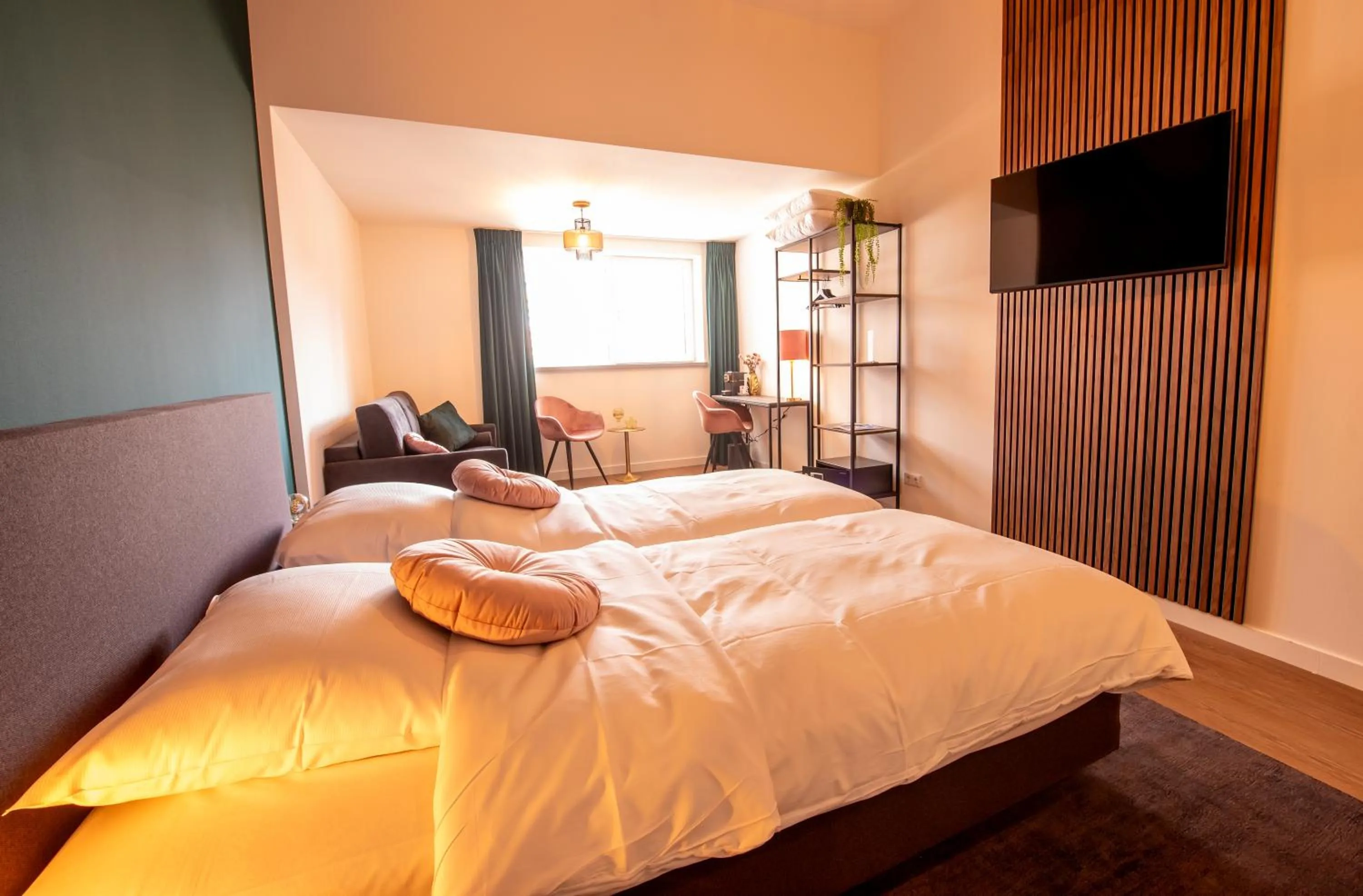 TV and multimedia, Bed in Hotel Bom