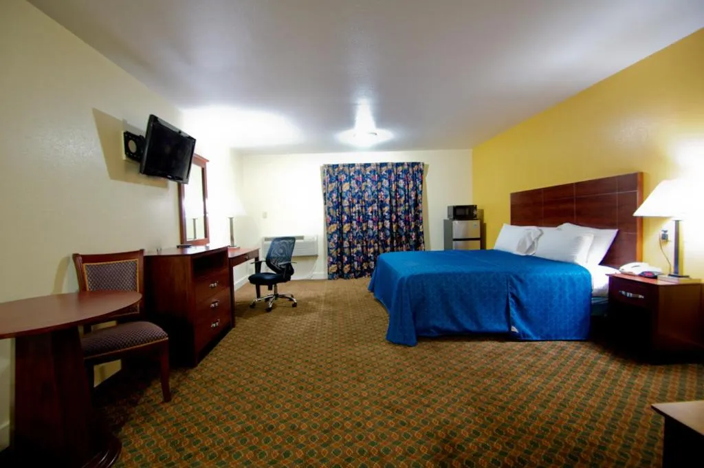 Bed in Passport Inn and Suites - Middletown
