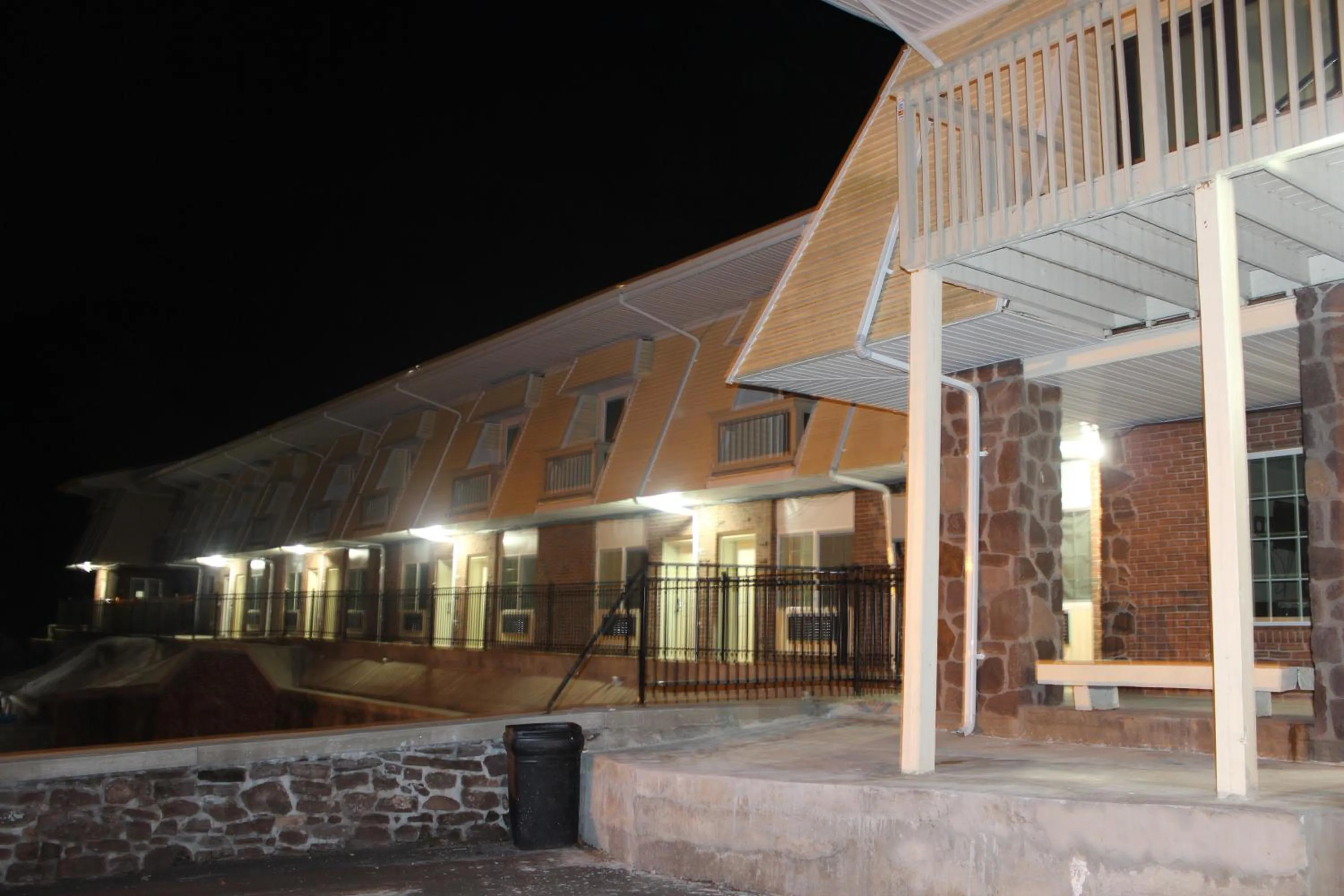 Facade/entrance in Passport Inn and Suites - Middletown