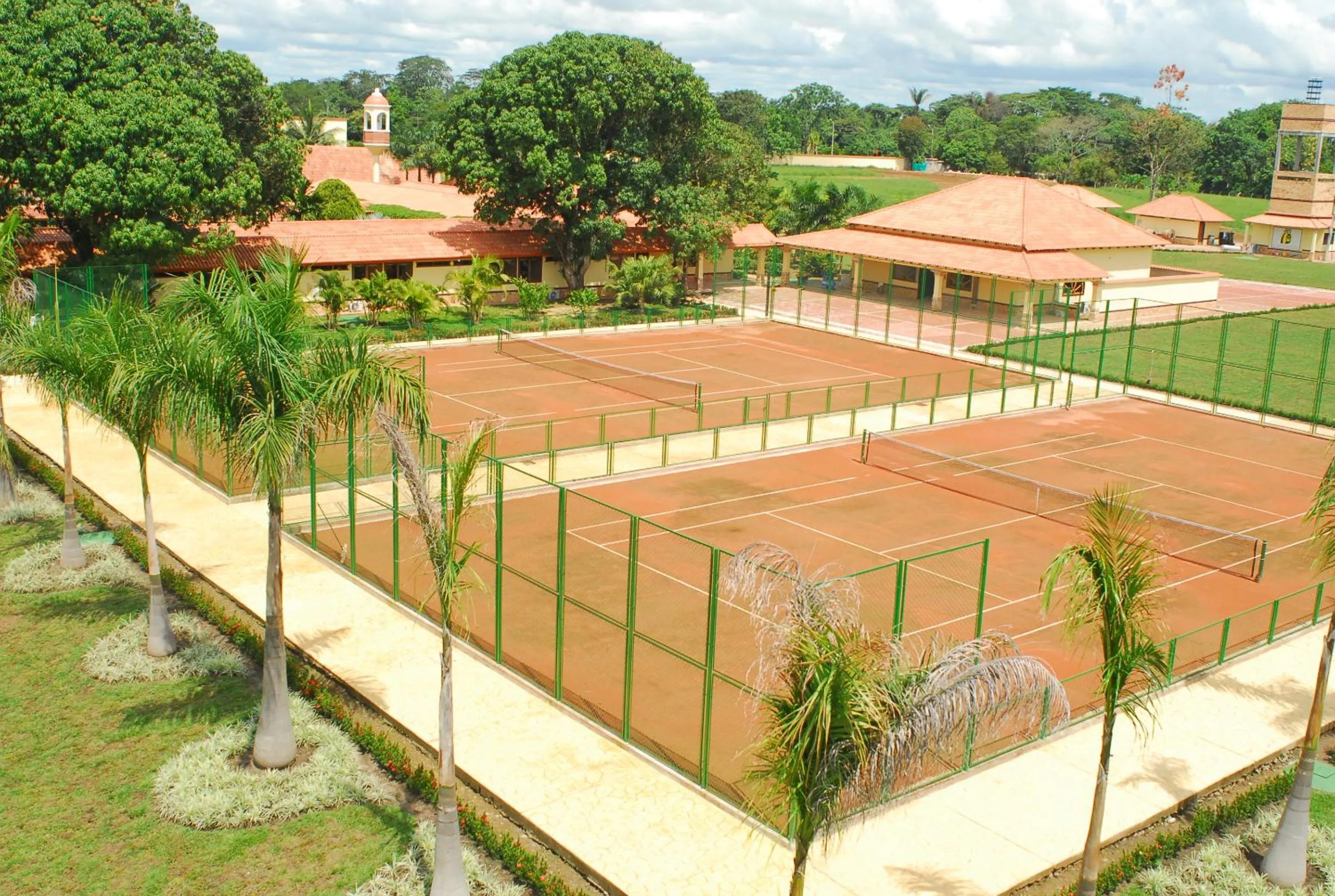 Tennis court in Tequendama Hotel Campestre Villavicencio