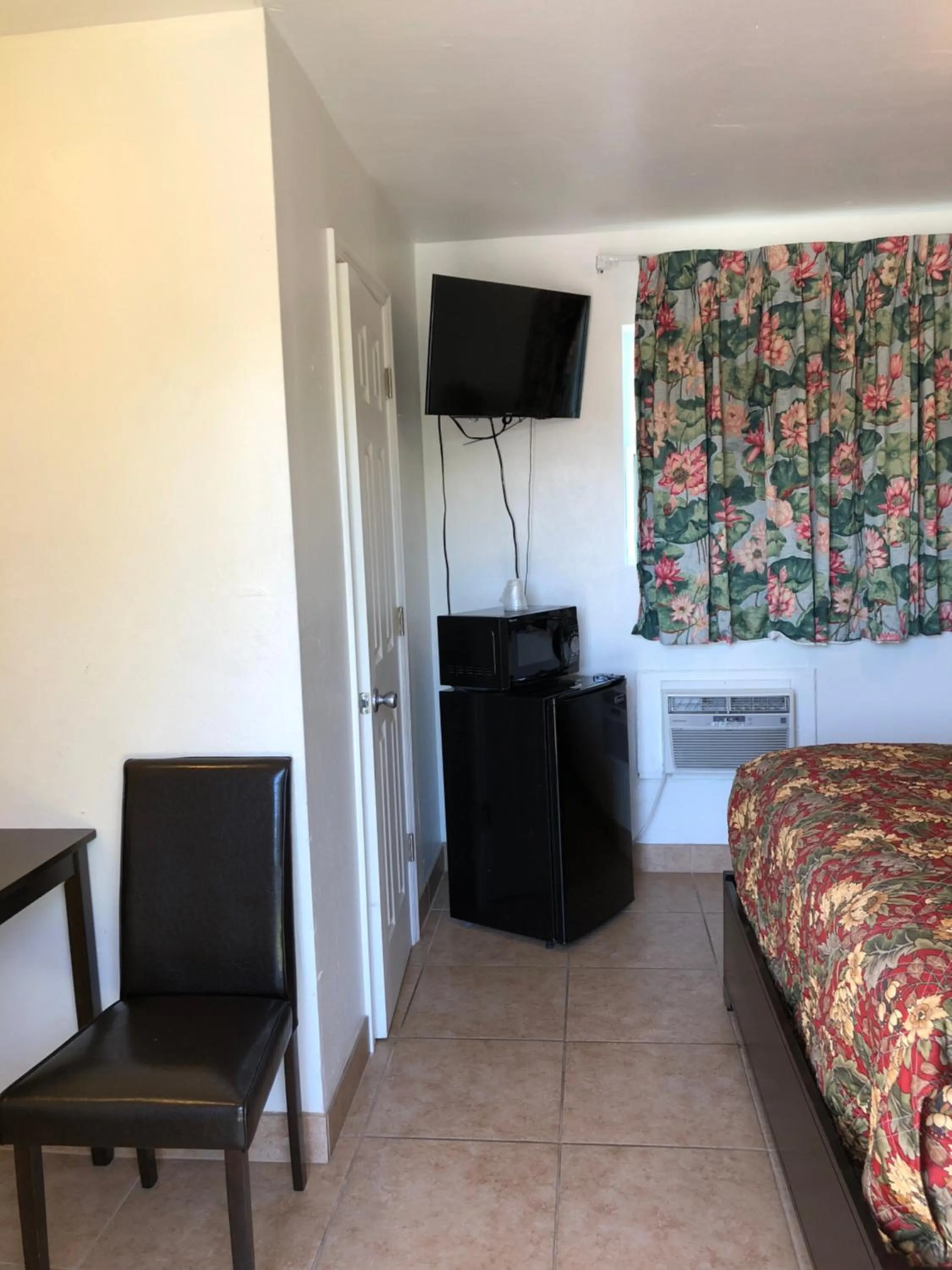 Bed in Glades Motel - Naples