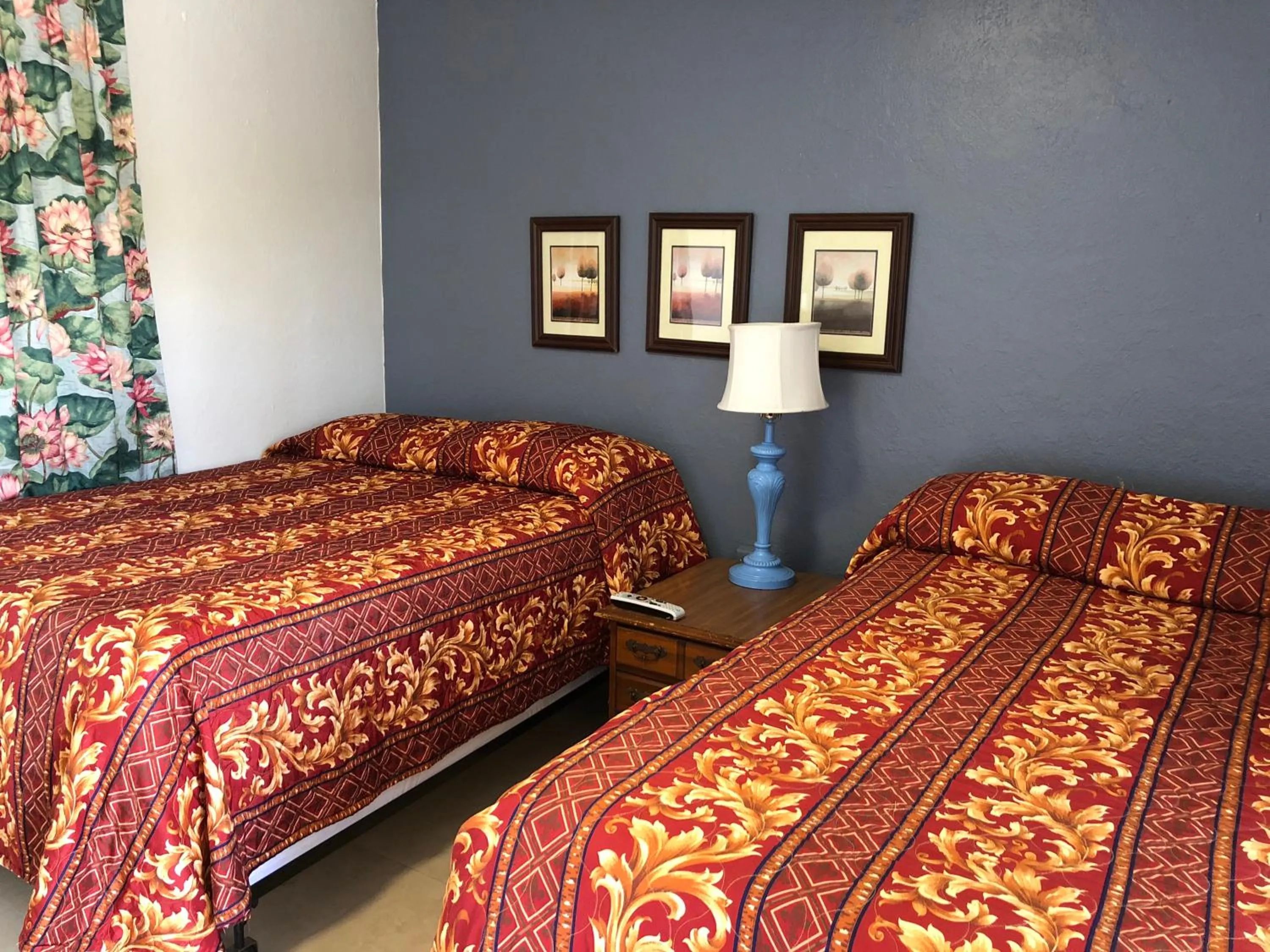 Bed in Glades Motel - Naples