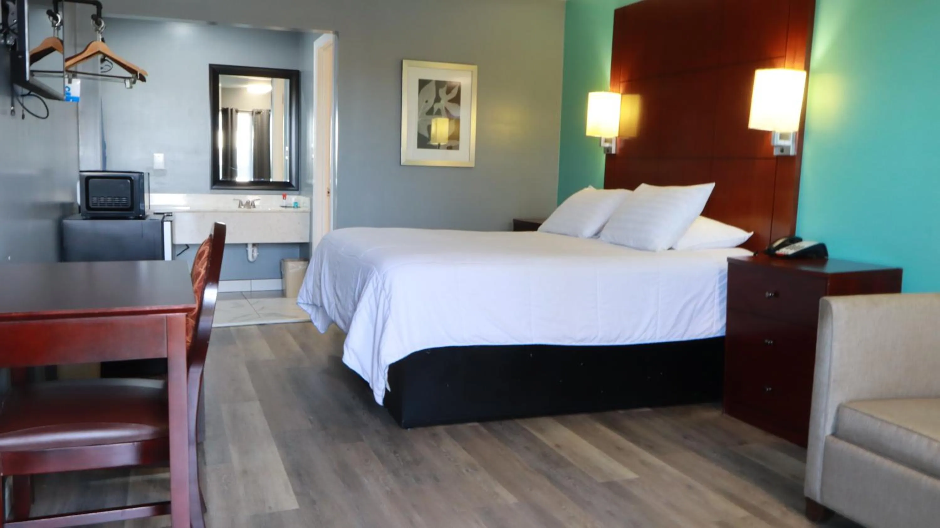 1 King Bed Accessible Smoking in Americas Best Value Inn Suites & Studios Blytheville by Sonesta