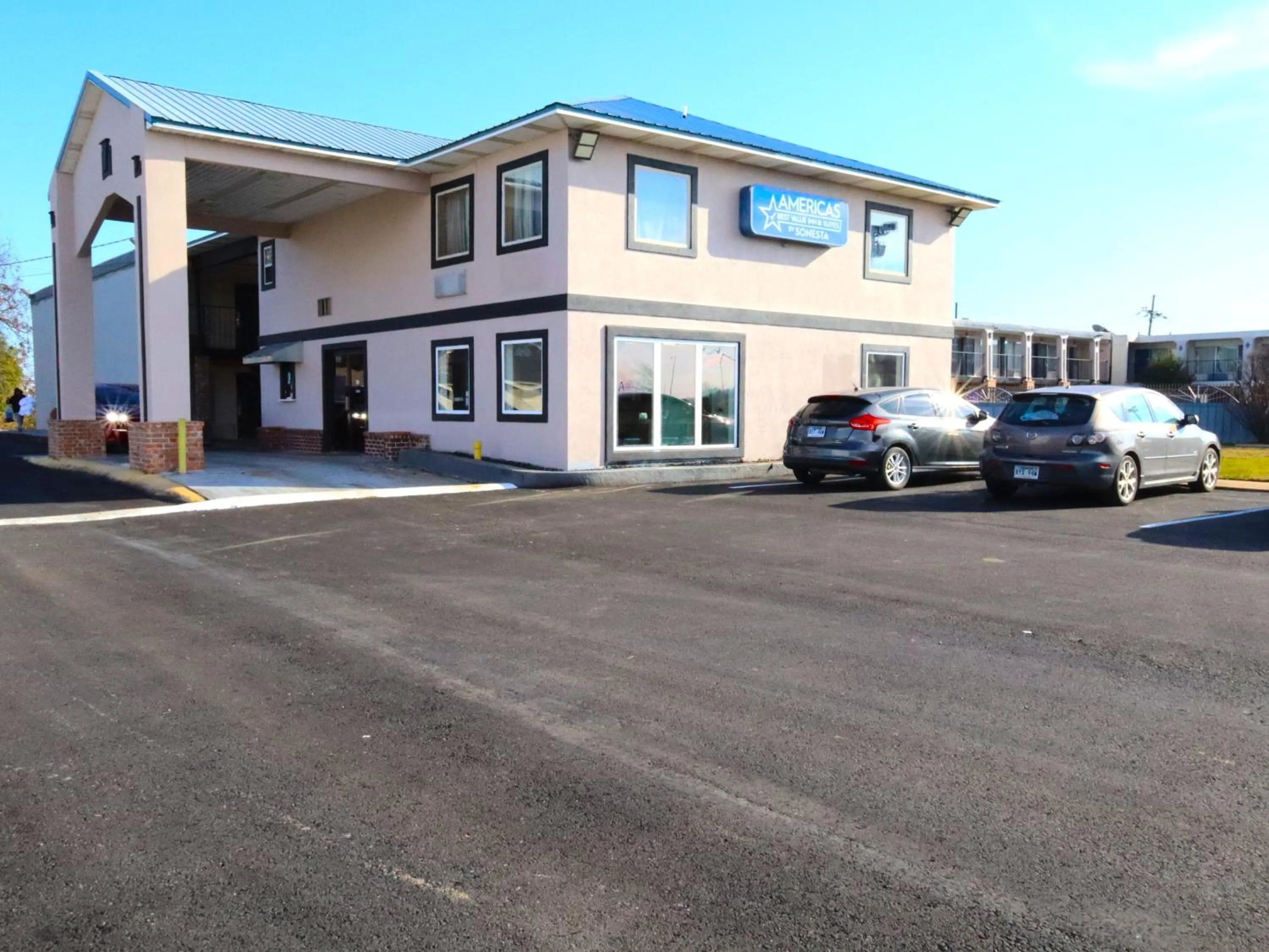 Property building in Americas Best Value Inn Suites & Studios Blytheville by Sonesta