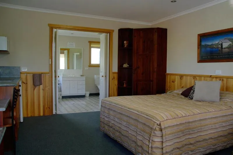 Day, Bed in Kentish Hills Retreat