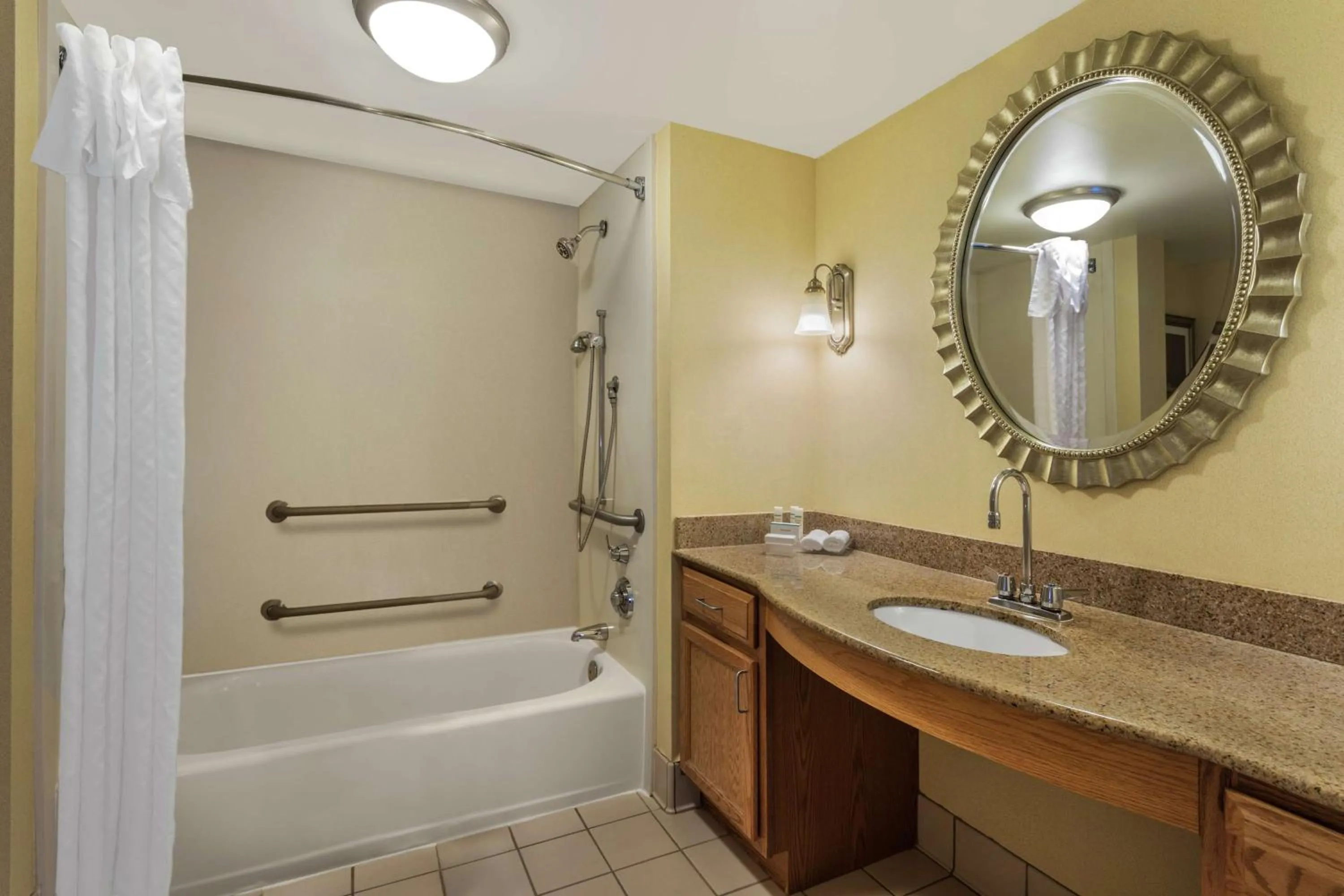 Bathroom in Homewood Suites by Hilton Newark-Wilmington South Area