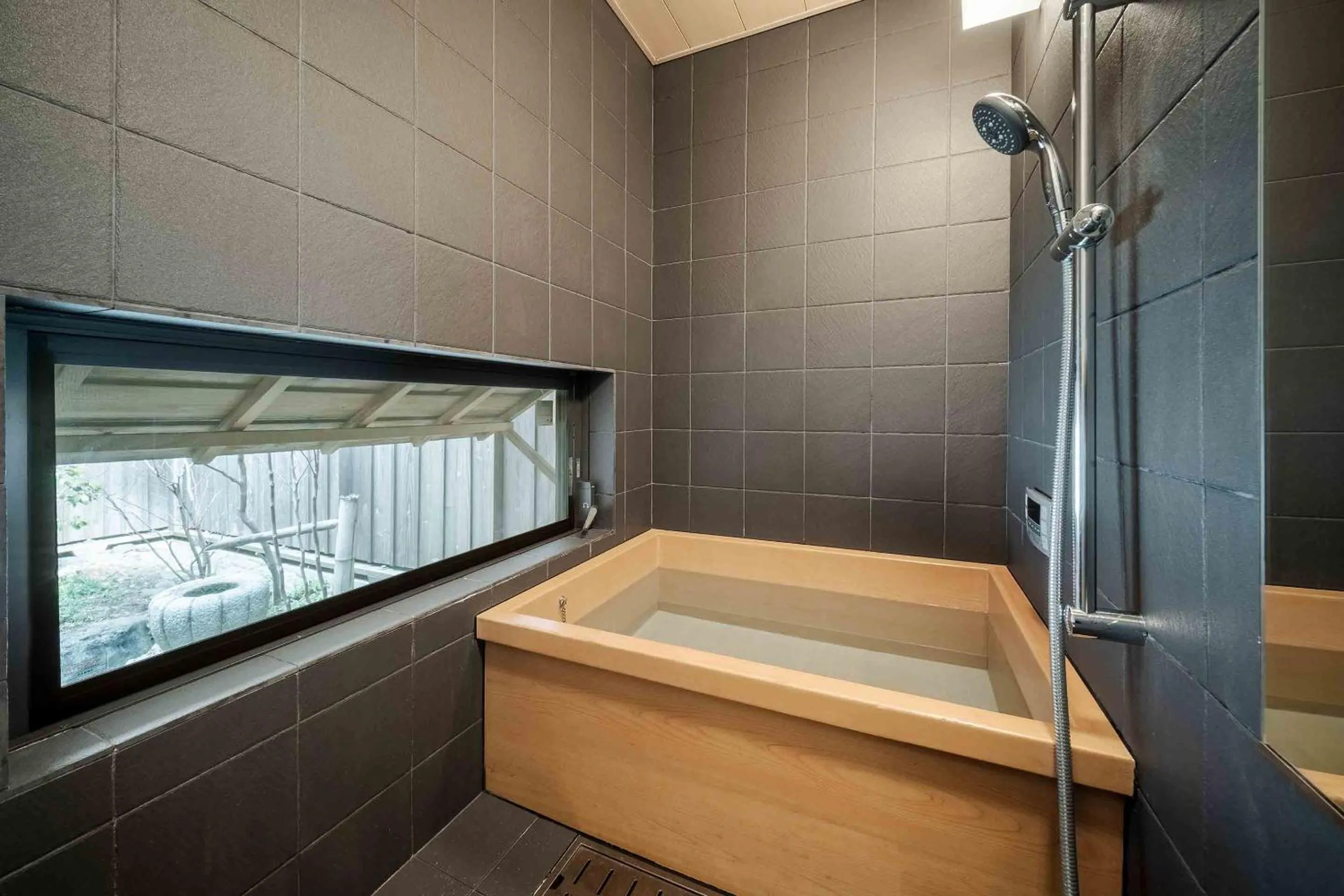 Shower in Akane an Machiya House