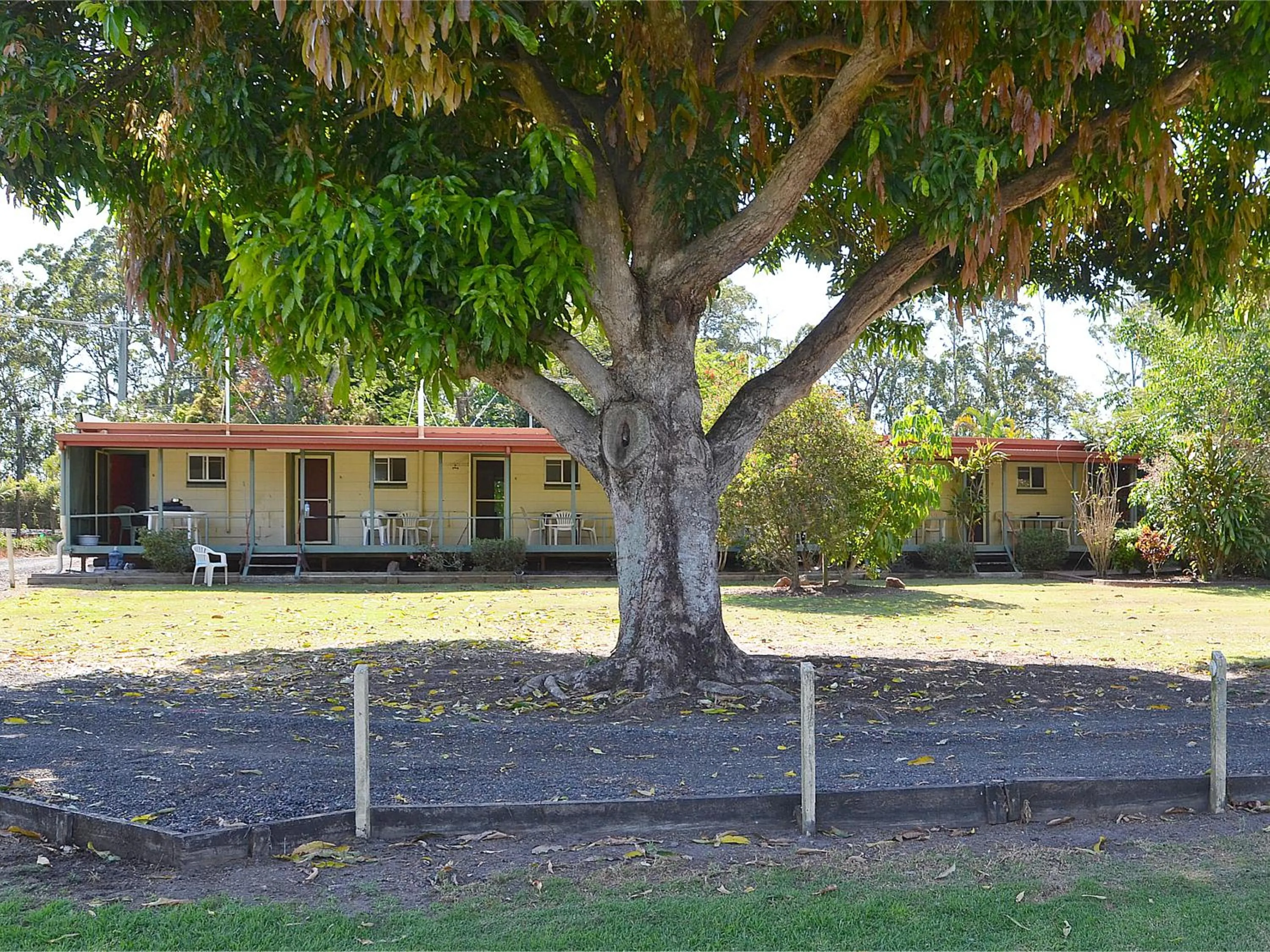 Patio in Beerwah Glasshouse Motel