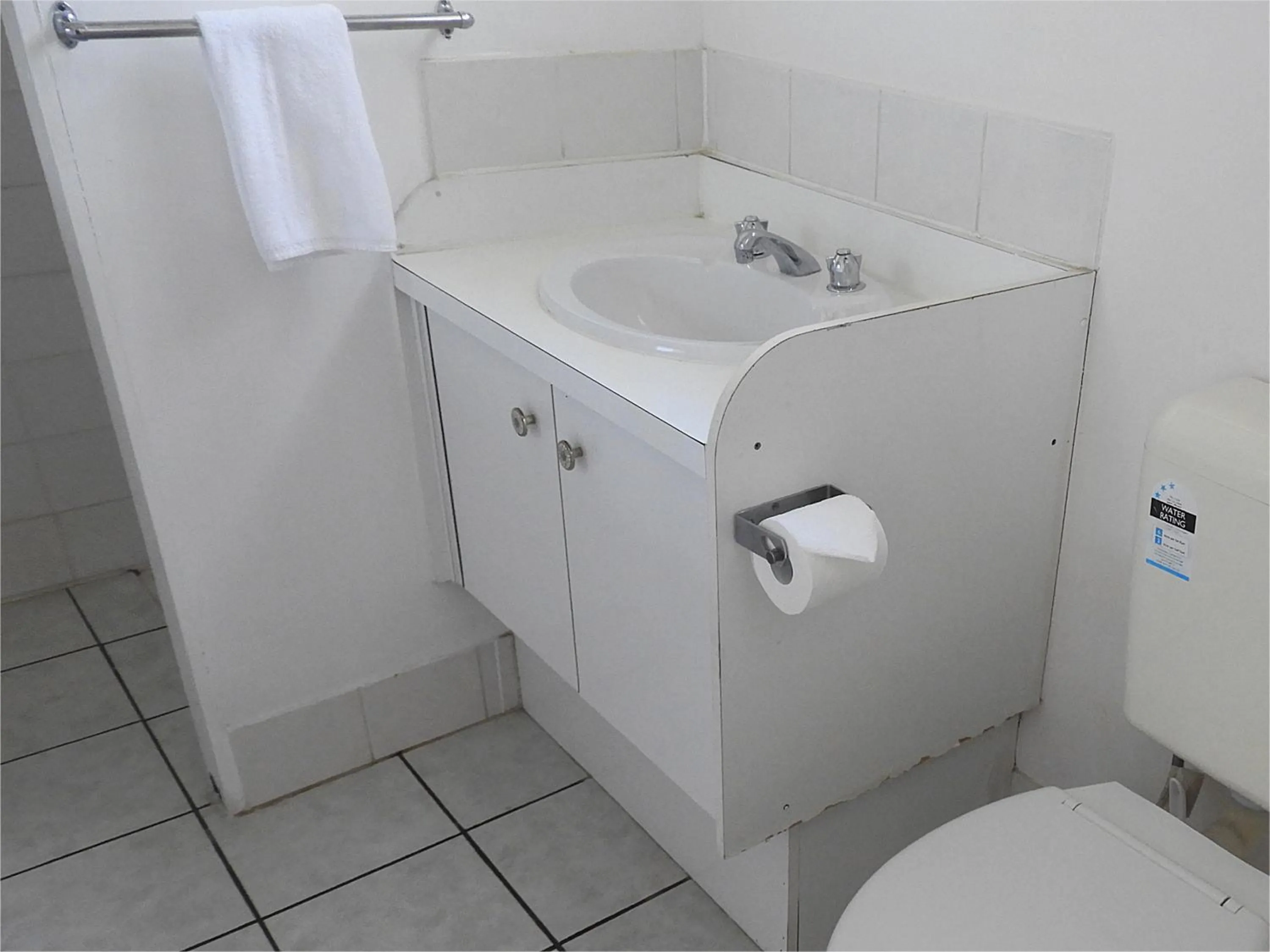 Shower in Beerwah Glasshouse Motel