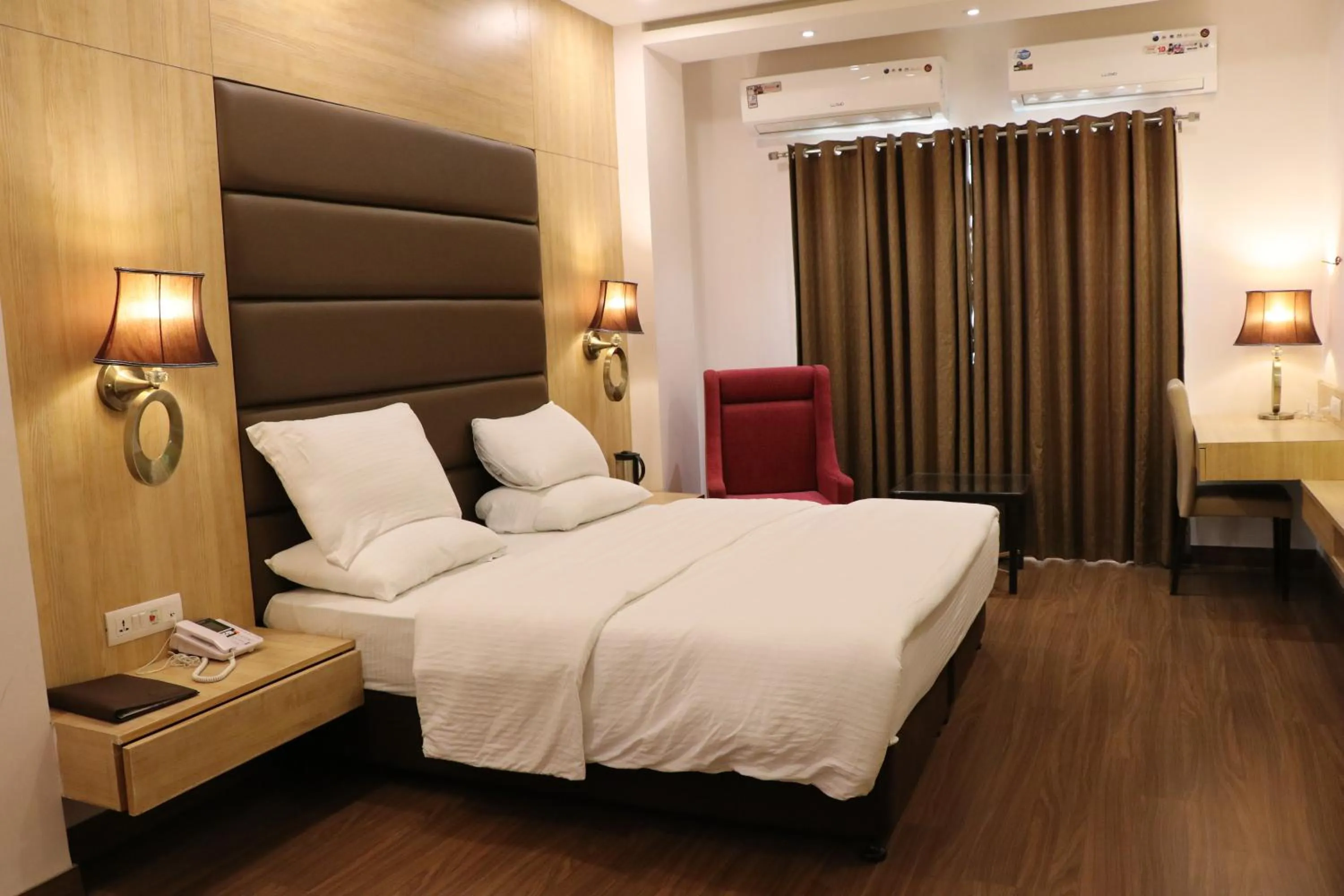 Photo of the whole room, Bed in Little Chef Hotel