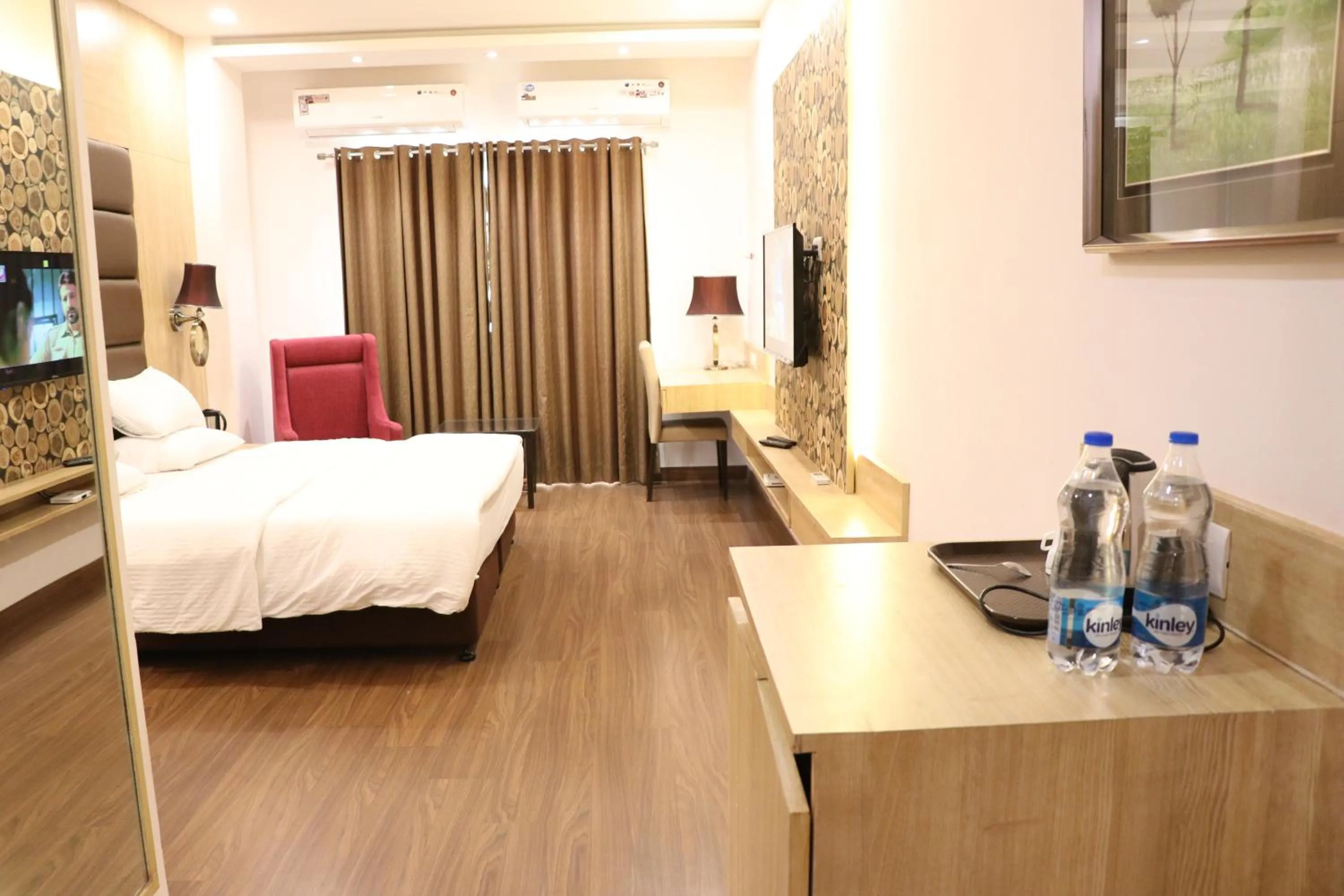 Bedroom, Bed in Little Chef Hotel