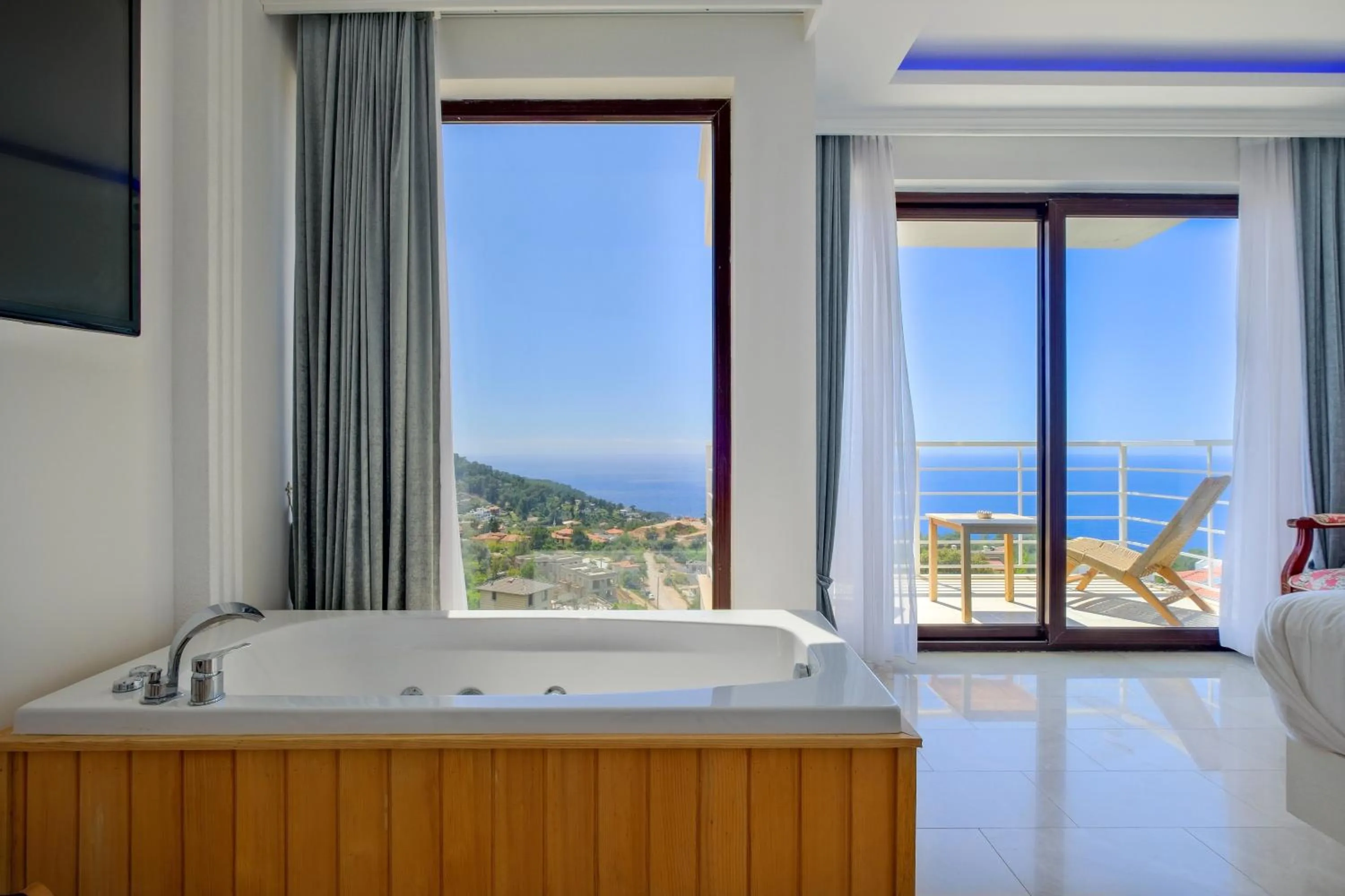 Bath, Bed in Highclere Hotel and Spa