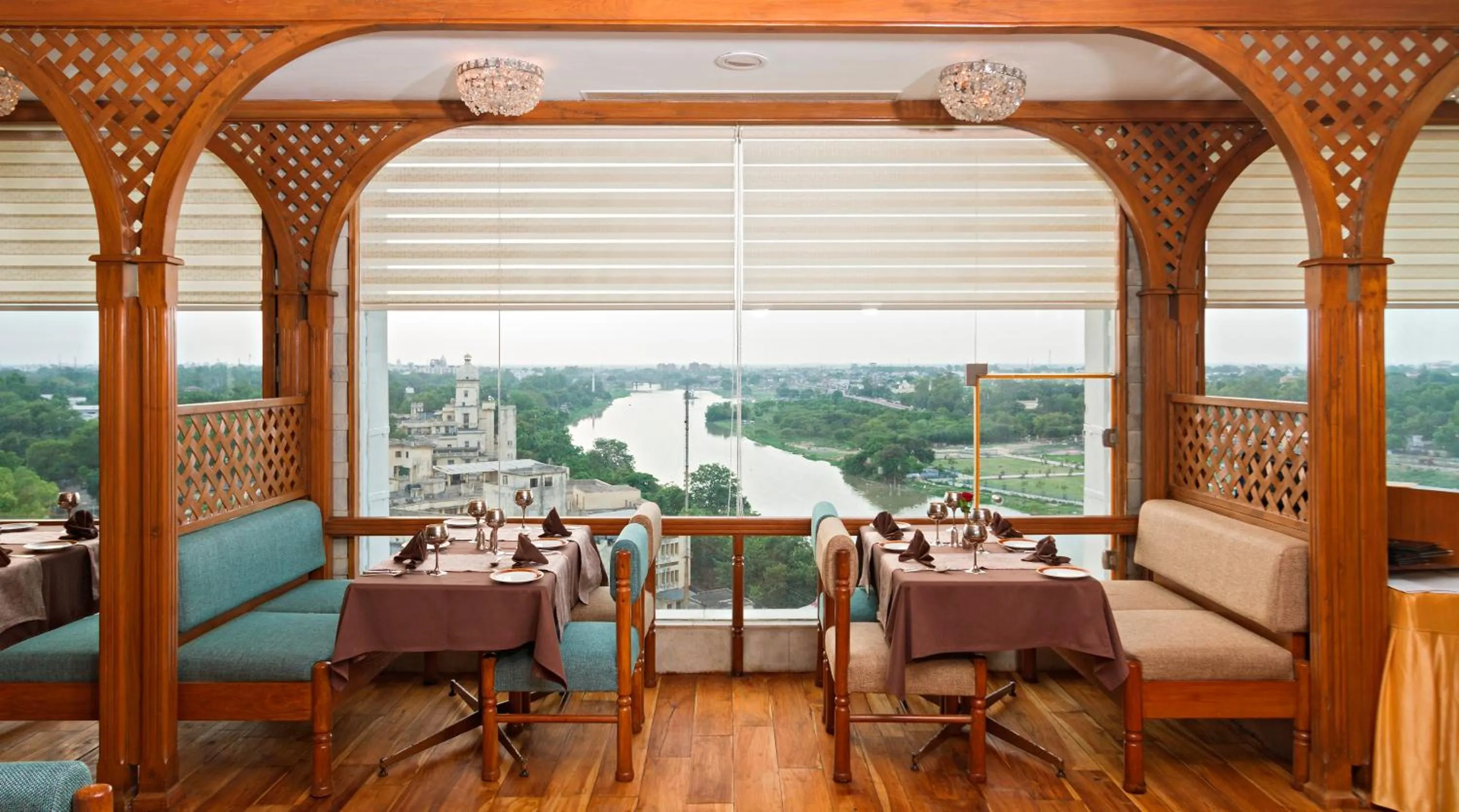 Restaurant/places to eat in Clarks Avadh