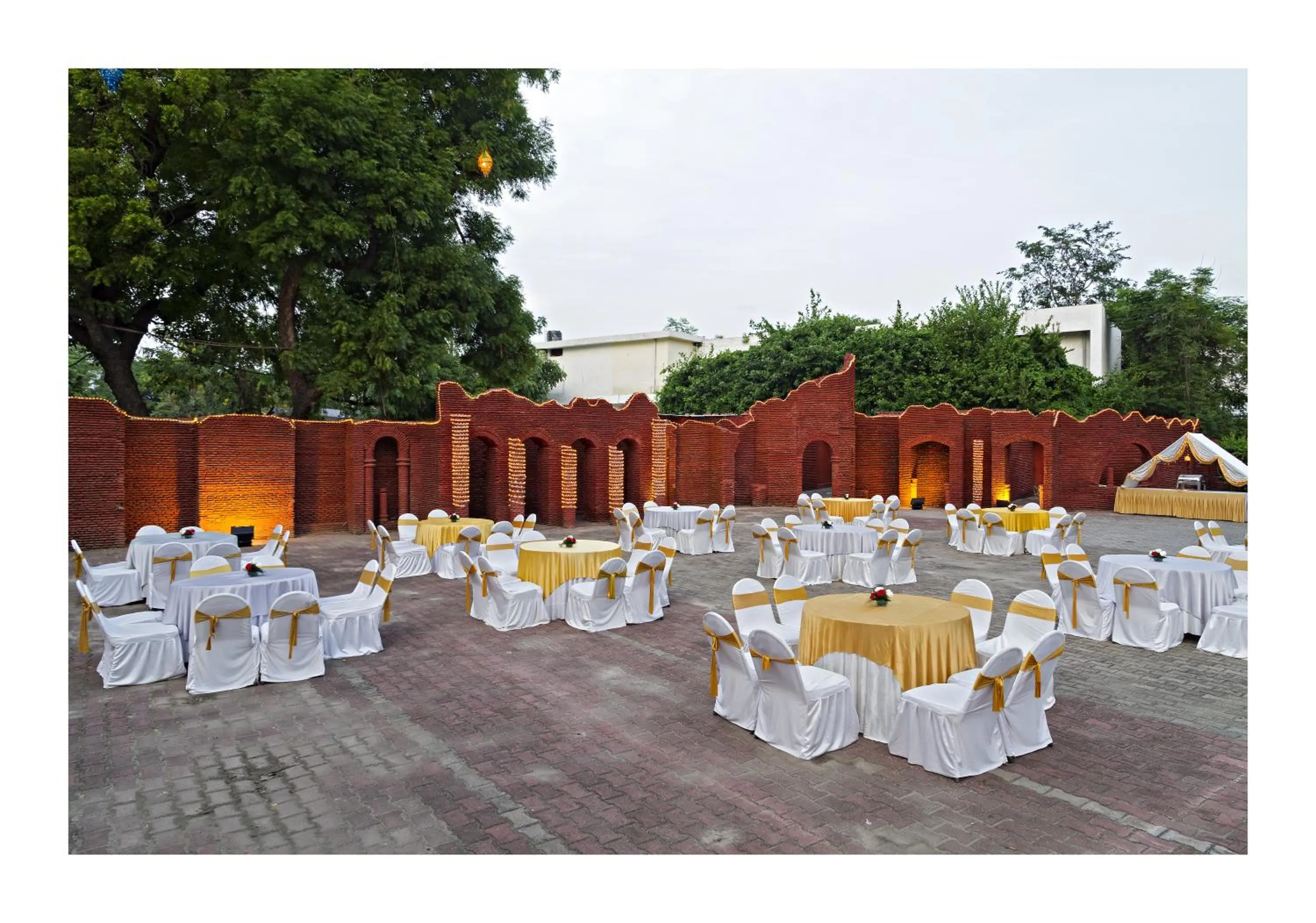 Banquet/Function facilities in Clarks Avadh